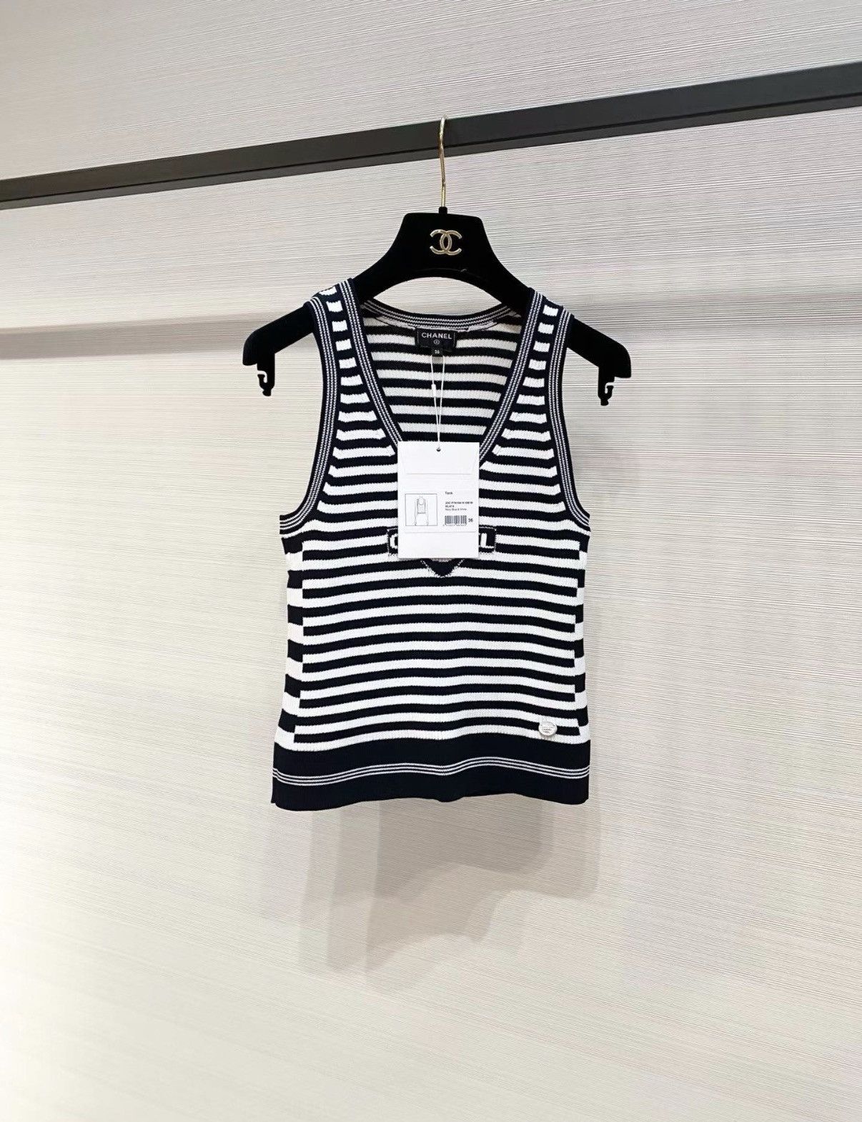 Chanel Chanel Classic Black & White Striped Knit Vest J33 Size XS / US 0-2 / IT 36-38 - 1 Thumbnail
