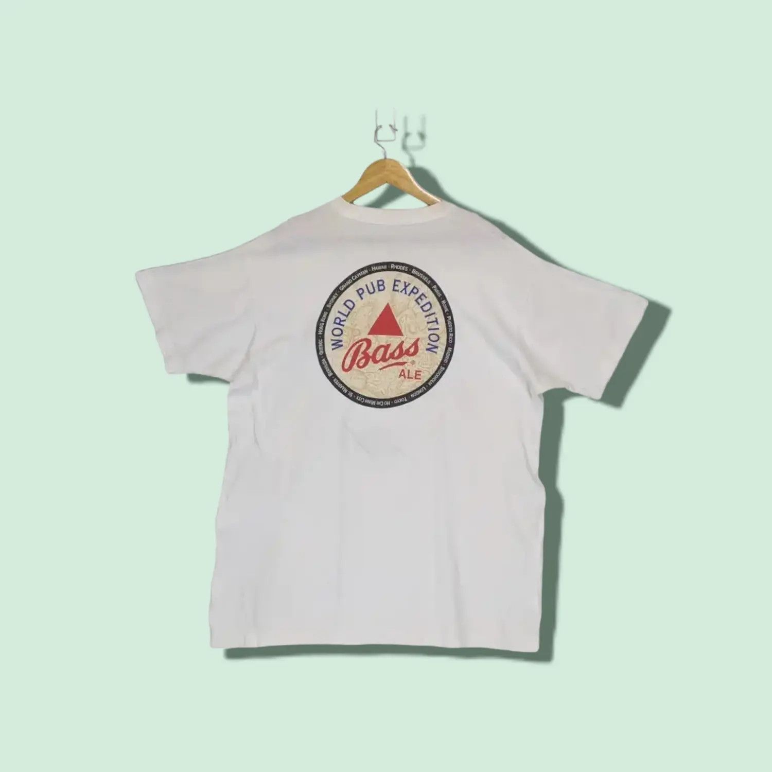 Drink Beer Save Water Vintage 90's FOTL Bass Ale World Pub Expedition Tee Size US M / EU 48-50 / 2 - 1 Thumbnail