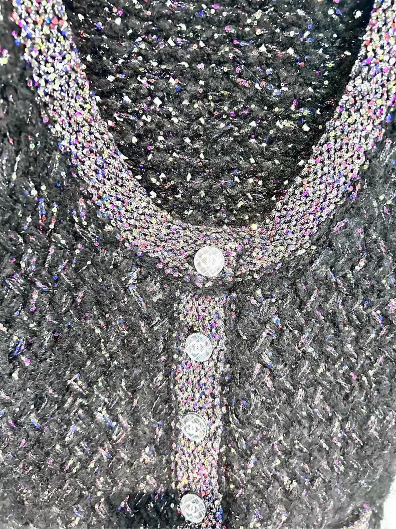 Chanel 21k black and gray colored candy sequins 5-point me