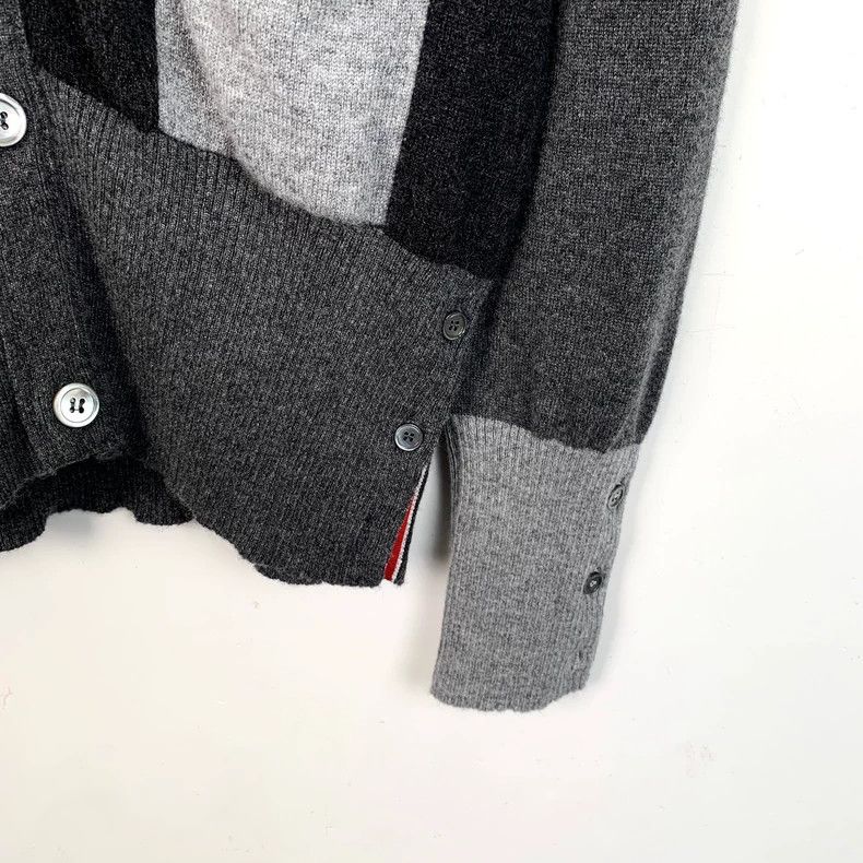 Thom Browne Thom Browne Color-blocking classic four-bar V-neck cashmere Size US L / EU 52-54 / 3 - 5 Thumbnail