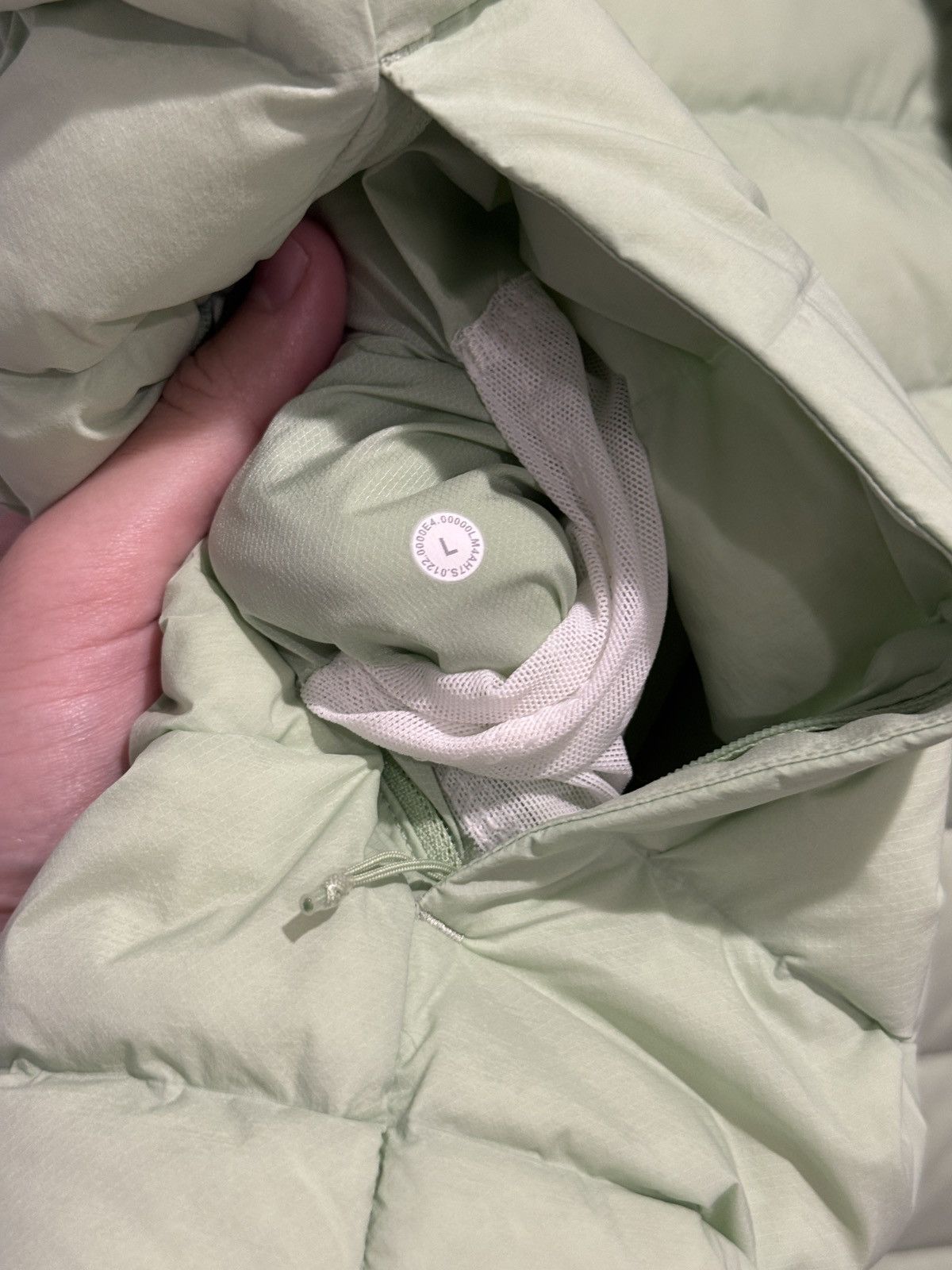 Lululemon Lululemon Navigation Goose Down Puffer Vest Creamy Mint Sz L Size US L / EU 52-54 / 3 - 10 Thumbnail