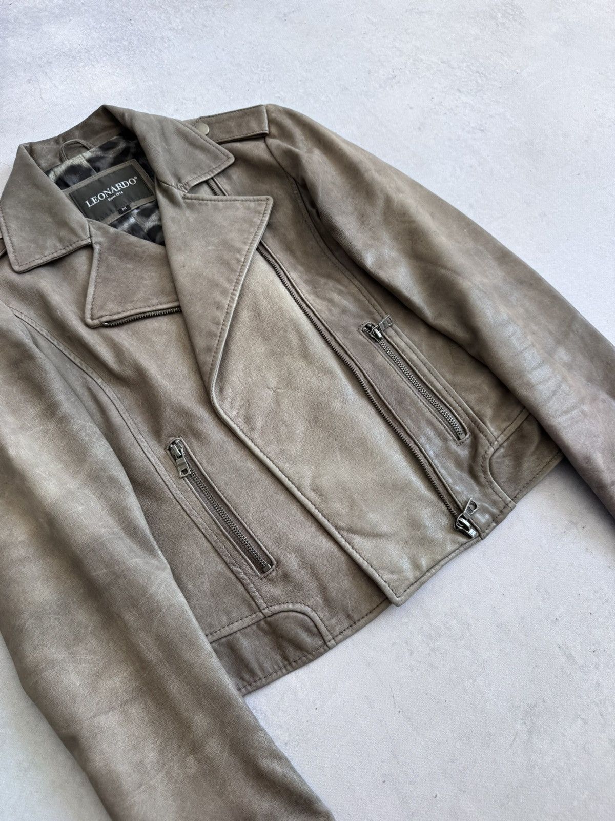 Other Vintage Leonardo Women’s Leather Biker Jacket Italy Designer Size M / US 6-8 / IT 42-44 - 9 Thumbnail