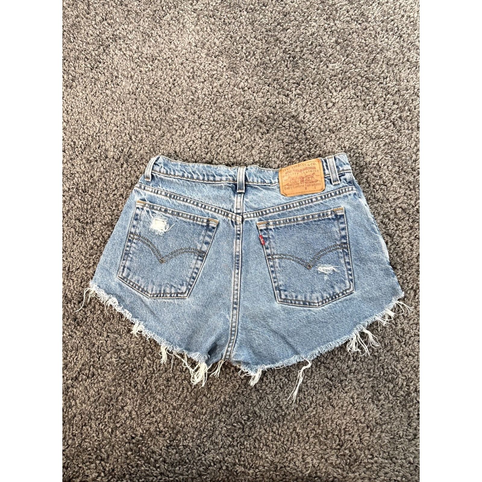 Levi's VINTAGE Levi’s Shorts Womens 30 High Rise Distressed Frayed Light Wash 90s Cut-Off Denim Blue Womens Size 30" / US 8 / IT 44 - 7 Thumbnail