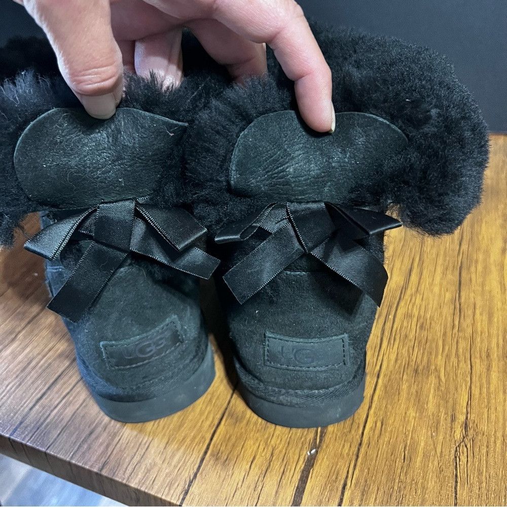 Ugg Ugg Classic Mini Fluff Suede Sheepskin Cuff Boots With Bow Size US 8 / IT 38 - 9 Thumbnail