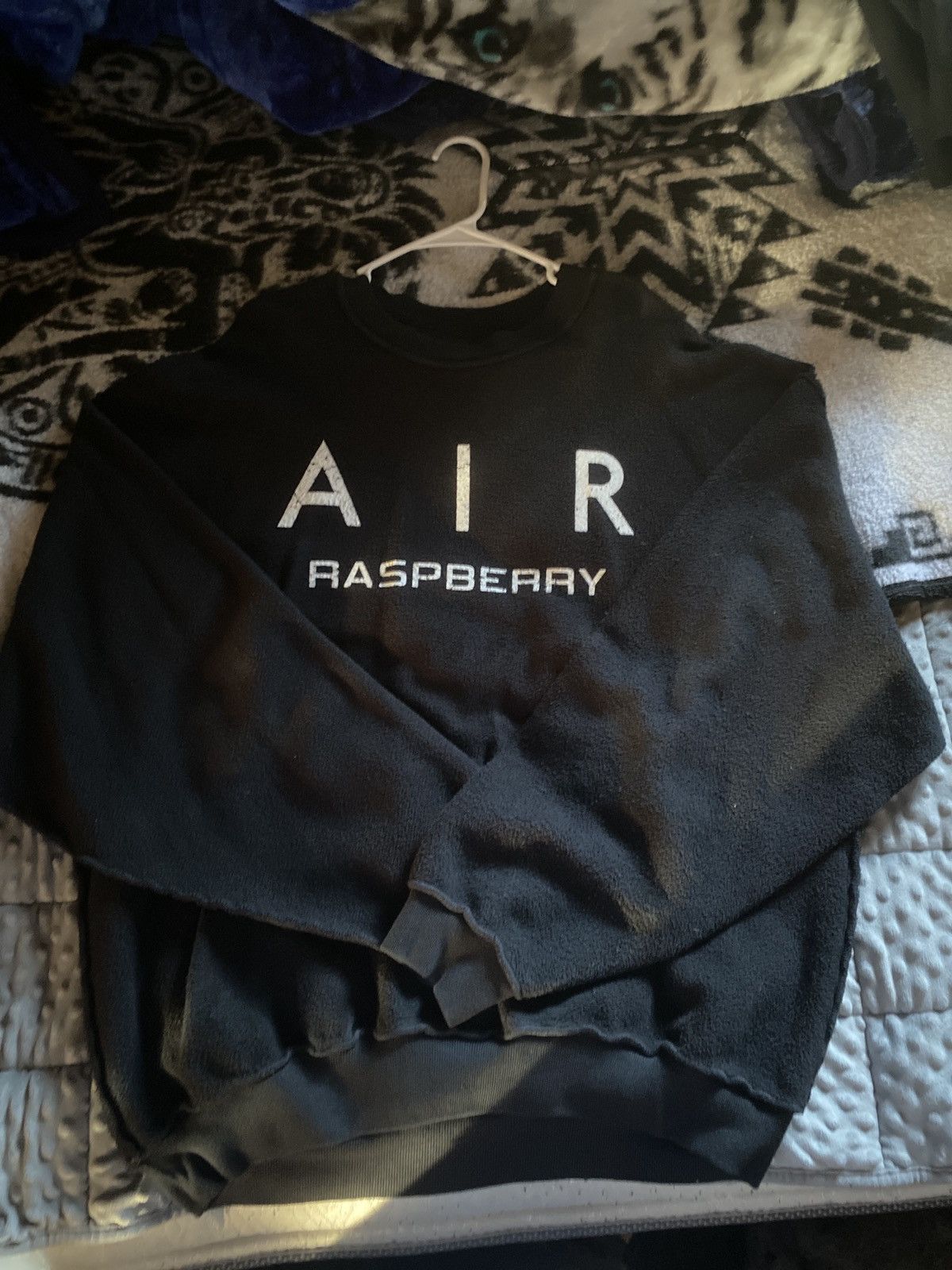 Air raspberry inside out crewneck