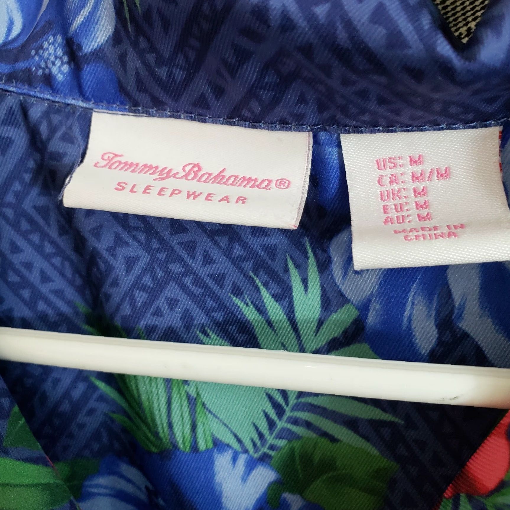Tommy Bahama VINTAGE Tommy Bahama Sleepwear Pajama Top Womens Medium Purple Pink Floral Shirt Womens Sleepwear 21.5" Width 24.5" Length Size M / US 6-8 / IT 42-44 - 6 Thumbnail