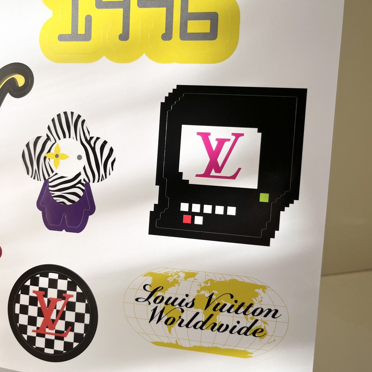 Louis Vuitton Louis Vuitton large sticker sheet Size ONE SIZE - 7 Thumbnail
