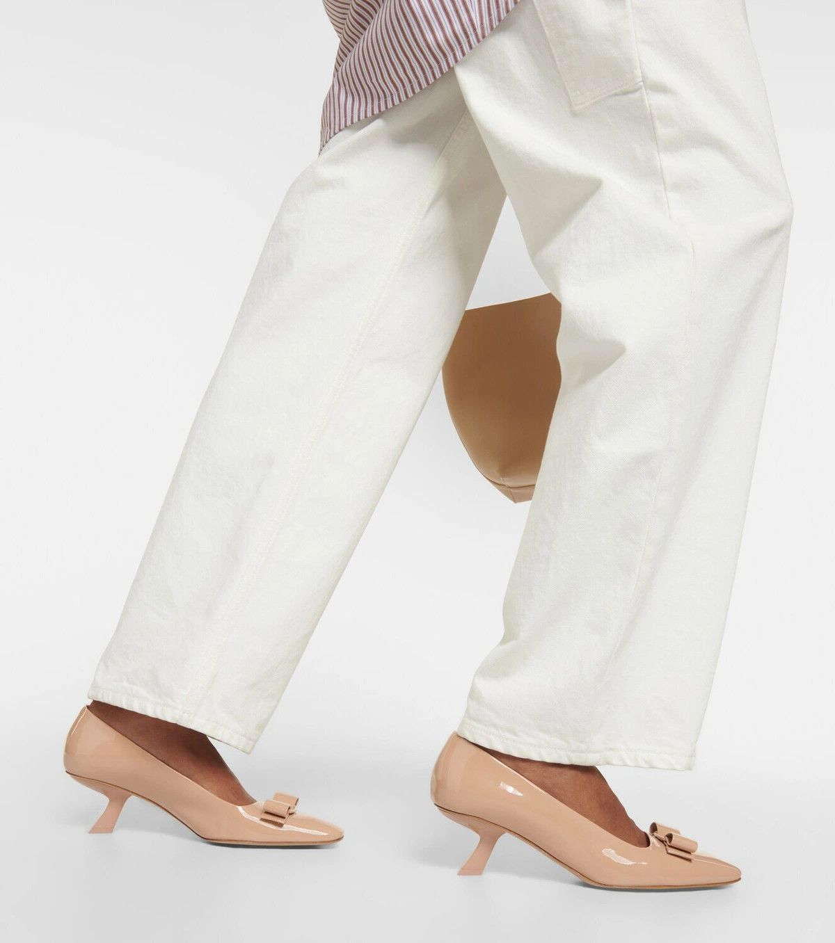Salvatore Ferragamo o1s1rm0924 Vara Bow Pumps in Light Brown Size US 7.5 / IT 37.5 - 7 Thumbnail