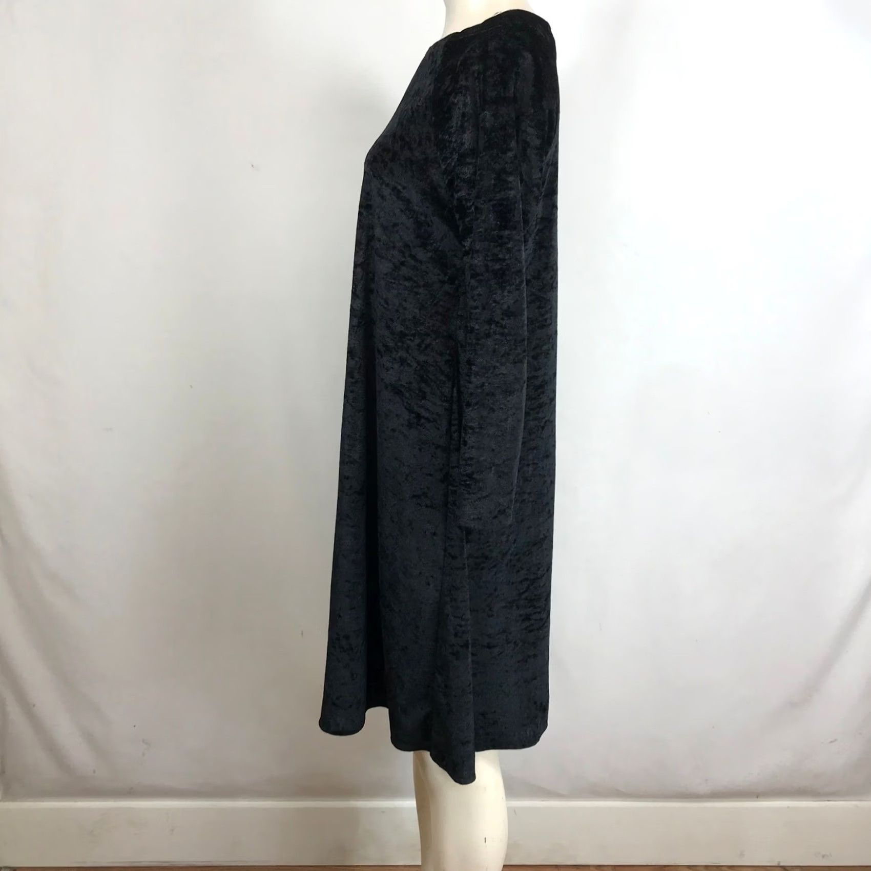 Vintage VINTAGE AVON STYLE Black Velvet Long Sleeve Dress Women Size SM Goth Witch Size S / US 4 / IT 40 - 6 Thumbnail