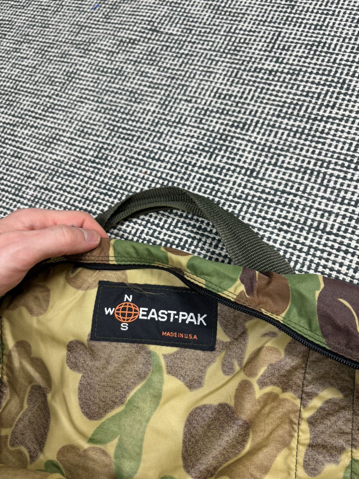 Eastpak vintage made in usa eastpak made in usa frog camo duffle bag Size ONE SIZE - 3 Thumbnail