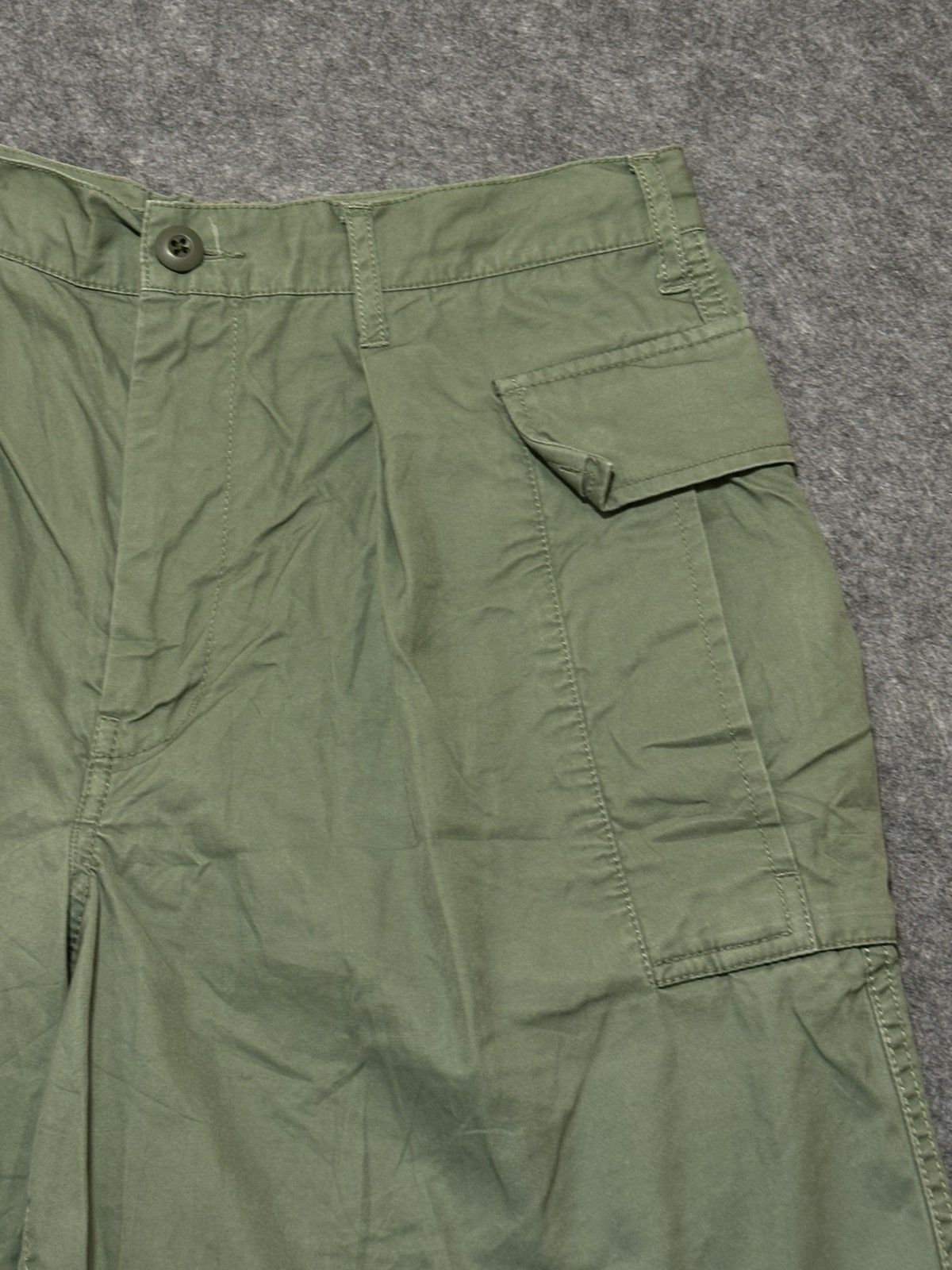 Beams Japan Beam cargo shorts with a wide cut and large cargo pockets. Size US 34 / EU 50 - 4 Thumbnail