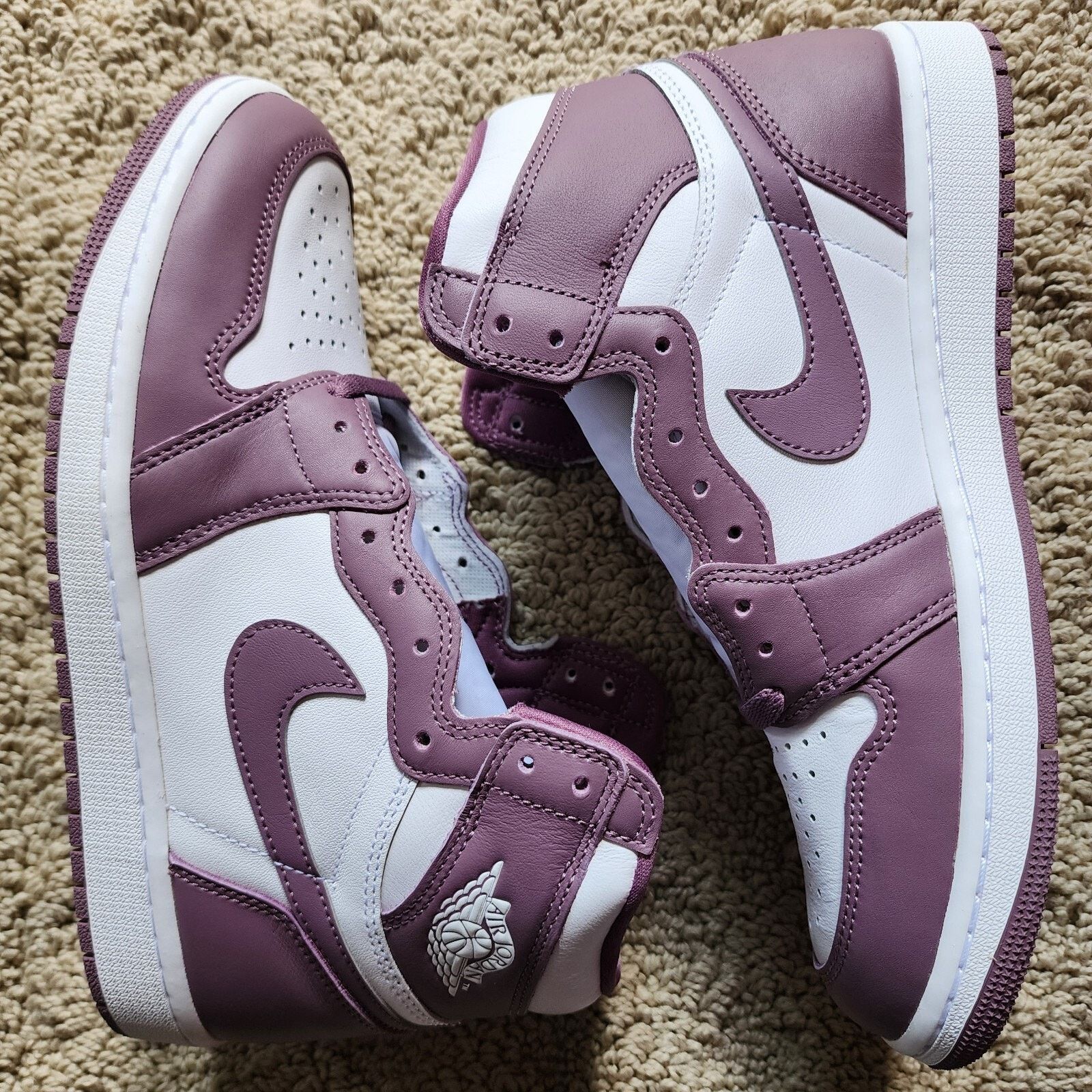 Jordan Brand Air Jordan 1 Retro OG High Mauve Brand New Sz 10 Size US 10 / EU 43 - 1 Thumbnail