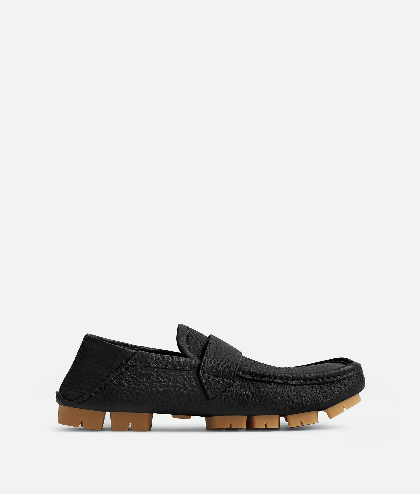 o1w1db10525 Shore Loafers in Black