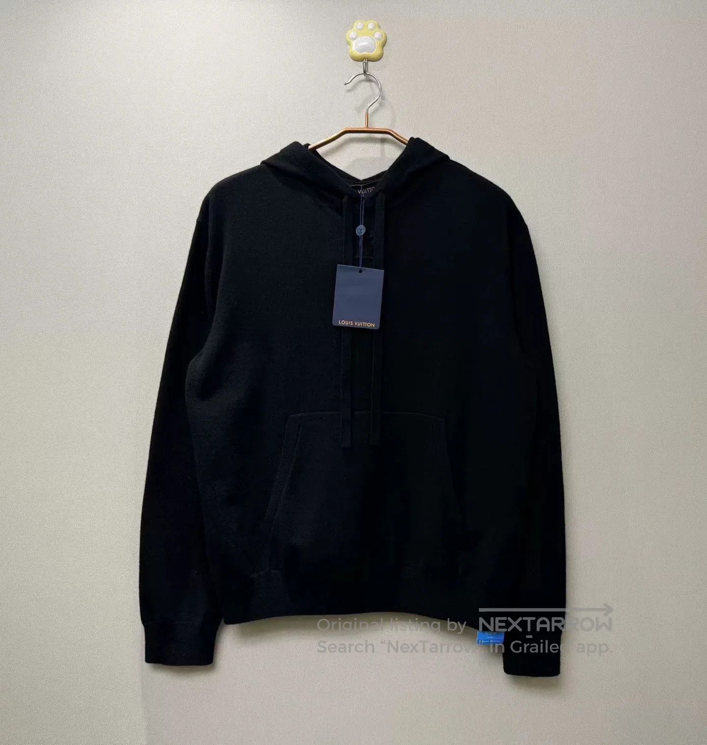 Louis Vuitton Louis Vuitton Black Embossed Logo Hoodie S. Size US S / EU 44-46 / 1 - 1 Thumbnail