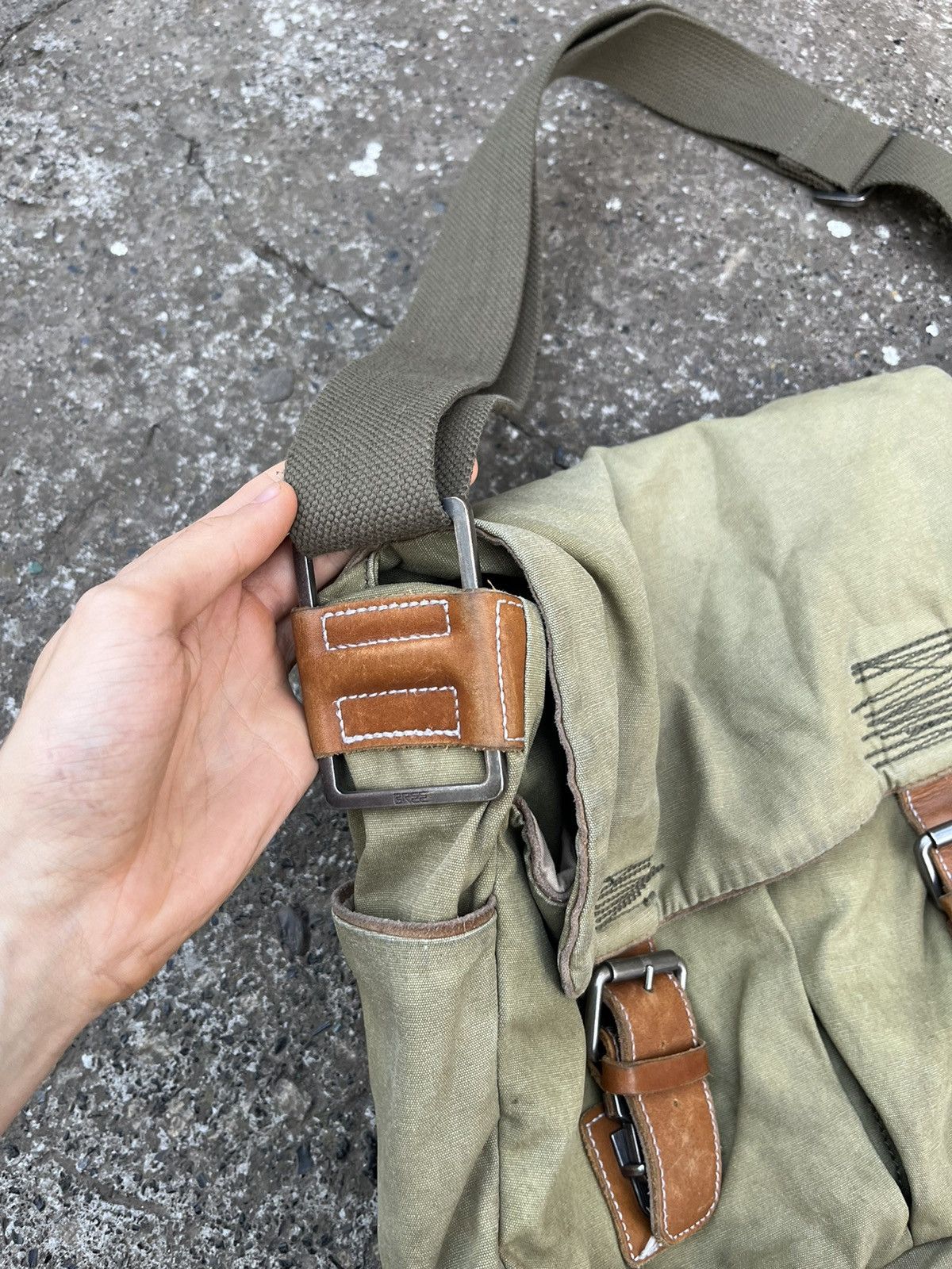 Japanese Brand Vintage Bree Waxed Canvas Japanese Style Crossbody Bag Size ONE SIZE - 5 Thumbnail