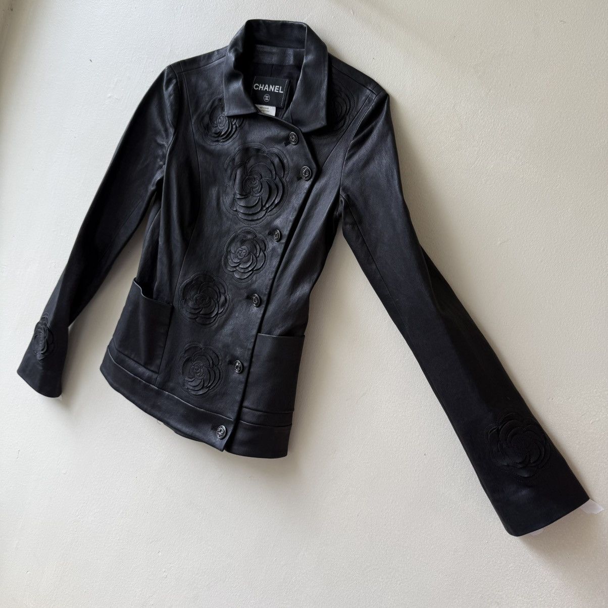 Chanel 13K Chanel 2010 Shanghai Collection Camellia Leather jacket Size XS / US 0-2 / IT 36-38 - 3 Thumbnail