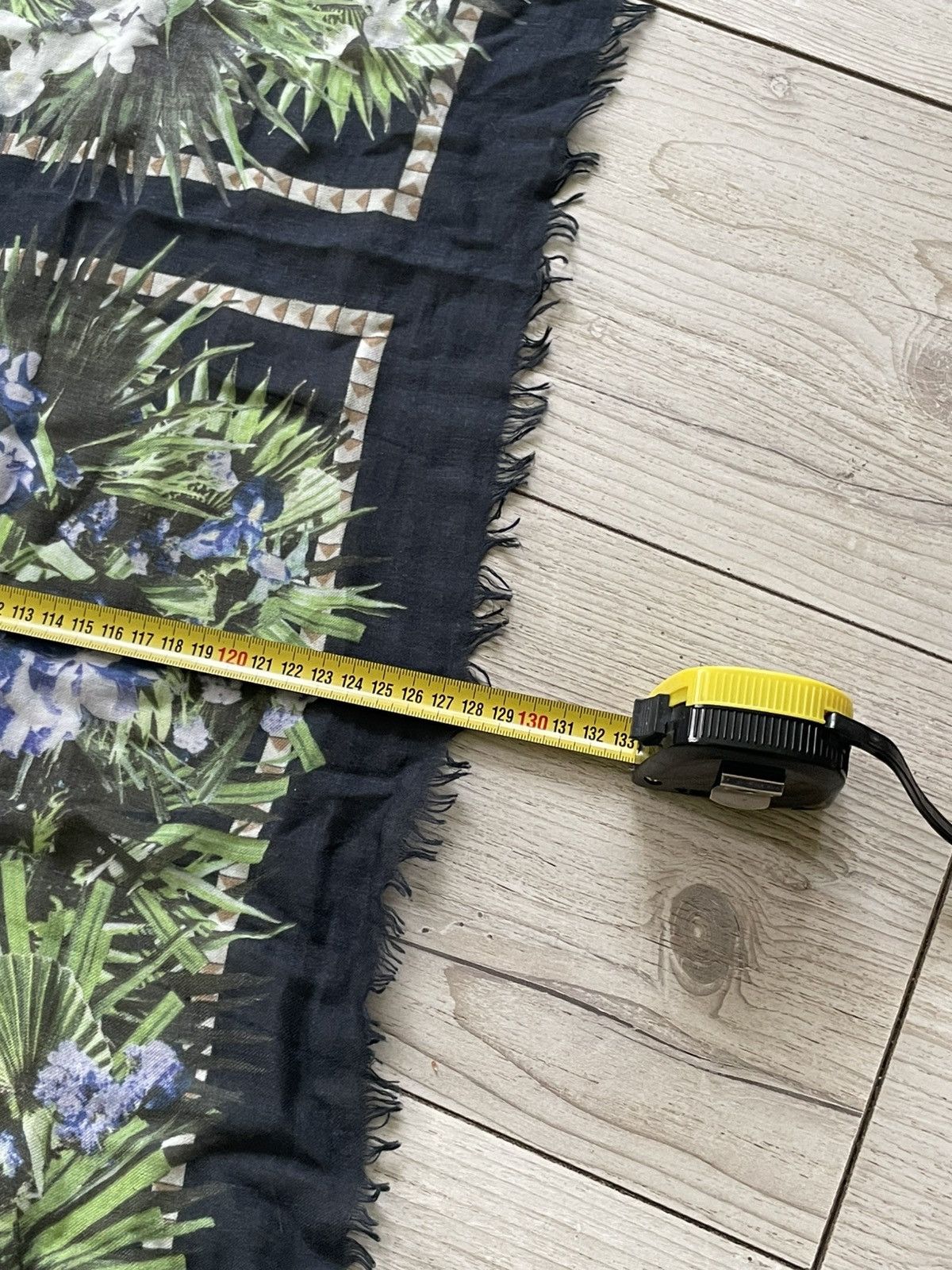Givenchy Givenchy Paris Floral Scarf by Riccardo Tisci Size ONE SIZE - 12 Thumbnail