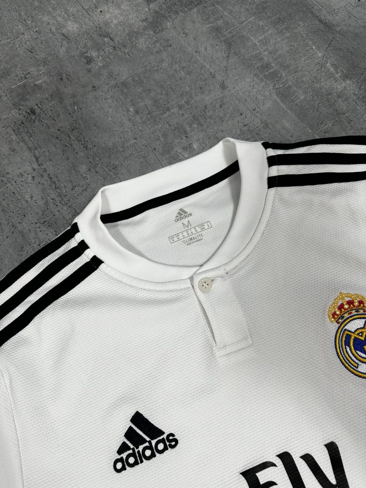 Adidas Adidas Real Madrid Jersey 2018 Home Kit Size M Size US M / EU 48-50 / 2 - 3 Thumbnail