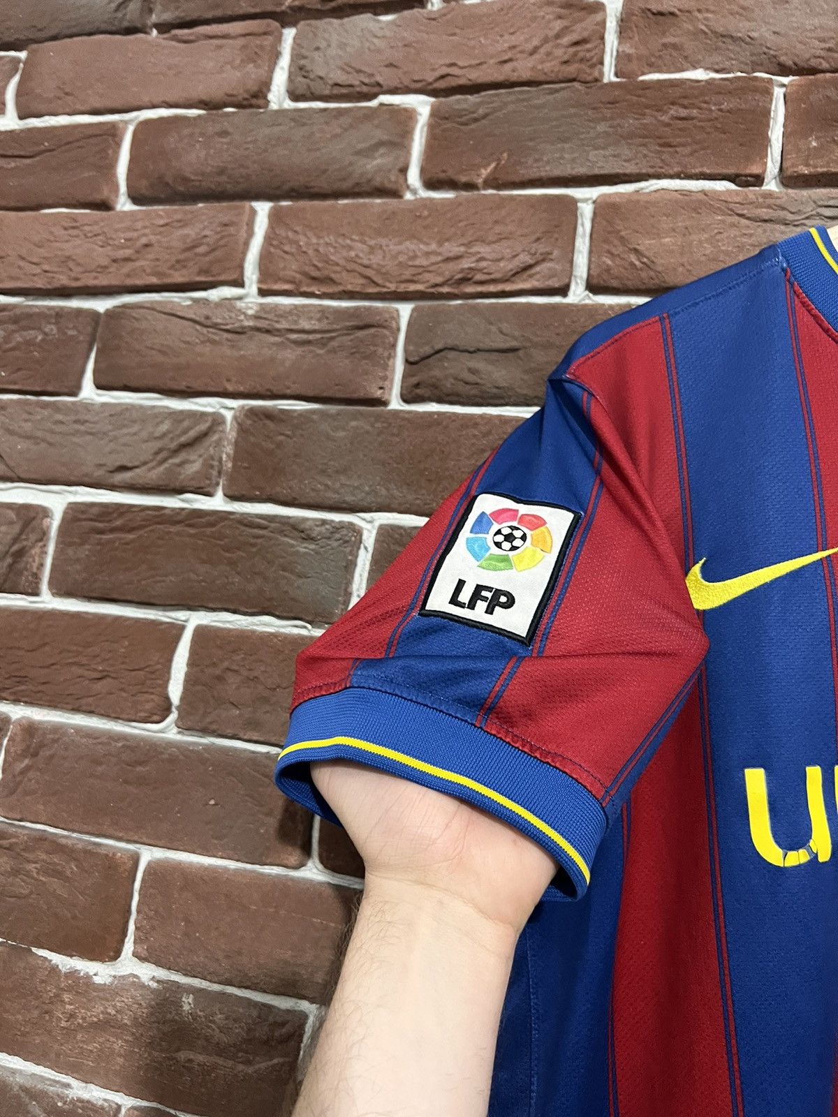 Nike Rare Vintage FC Barcelona Y2K Red Jersey Nike Swoosh Soccer Size US M / EU 48-50 / 2 - 6 Thumbnail