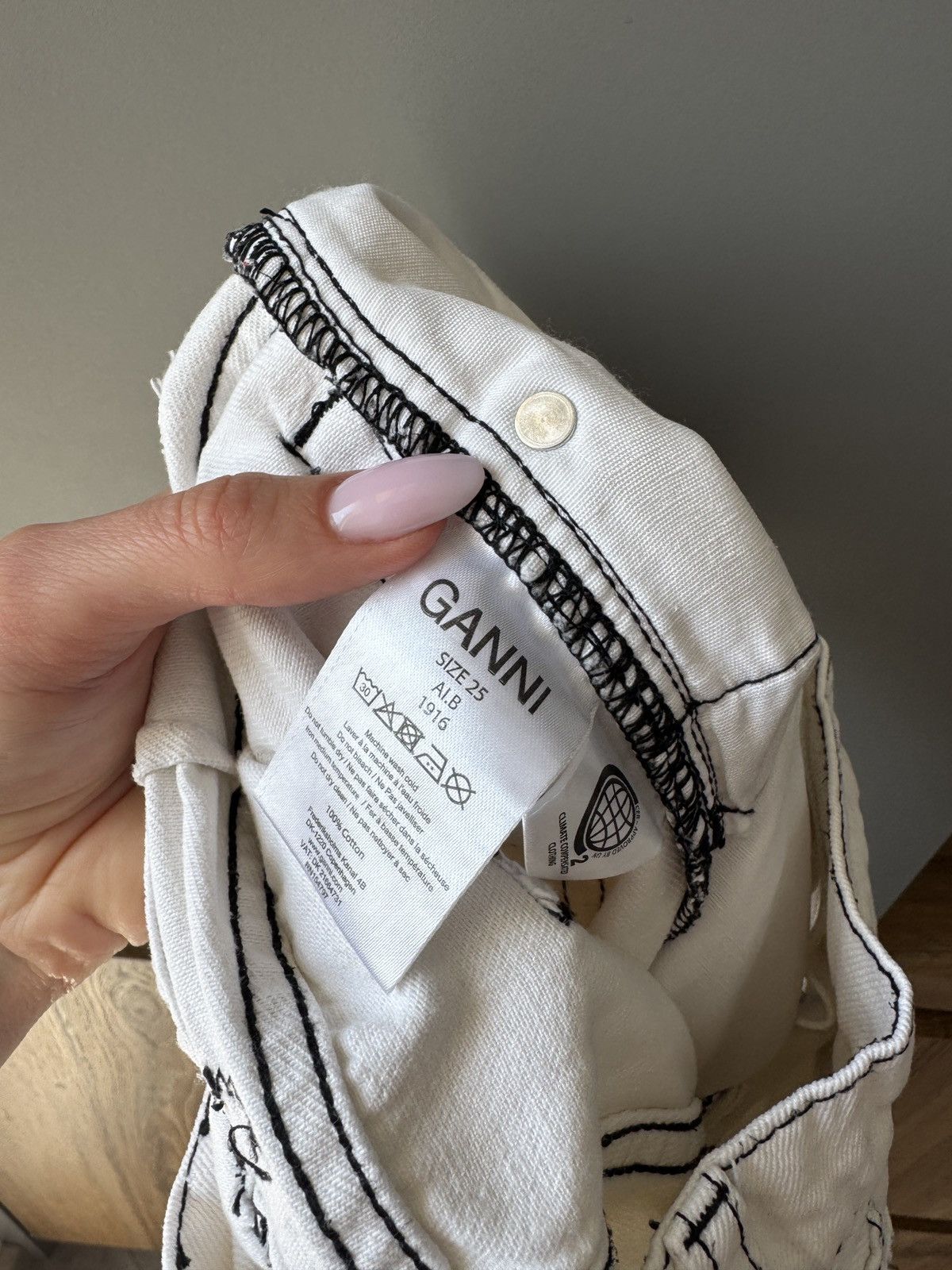 Ganni Ganni Mid-Rise Wide-Leg Off-White Back Logo Jeans Size 25" / US 0 / IT 36 - 6 Thumbnail