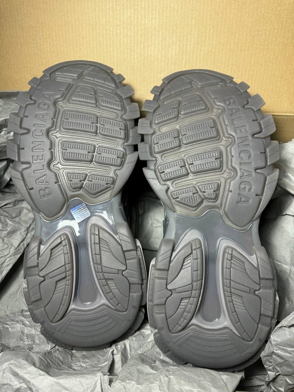 Balenciaga balenciaga track 2 new Size US 7 / EU 40 - 10 Thumbnail