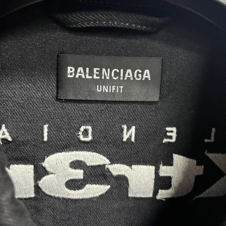 Balenciaga Balenciaga latest black engraved button full of art paintin Size US S / EU 44-46 / 1 - 3 Thumbnail