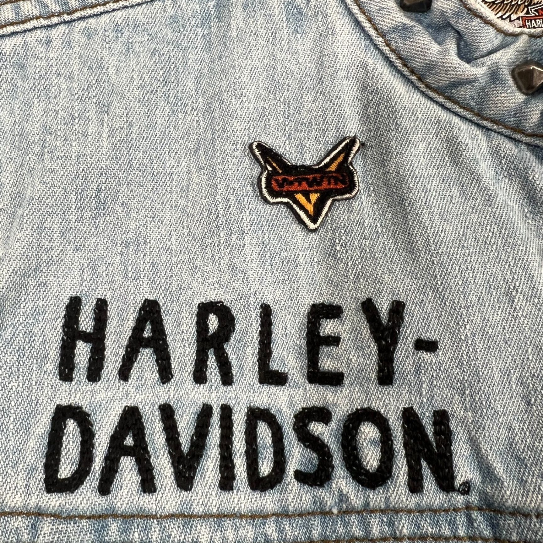 Harley Davidson VINTAGE Harley-Davidson Jacket Womens M Denim Biker Patches Acid Wash Blue Short Size 32" / US 10 / IT 46 - 4 Thumbnail