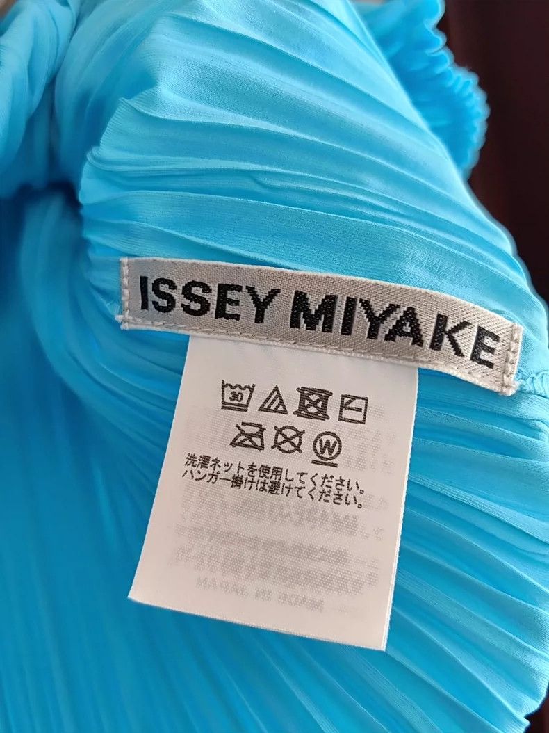 Issey Miyake Issey Miyake size:2 Blue pleated irregular-shaped top Size S / US 4 / IT 40 - 4 Thumbnail