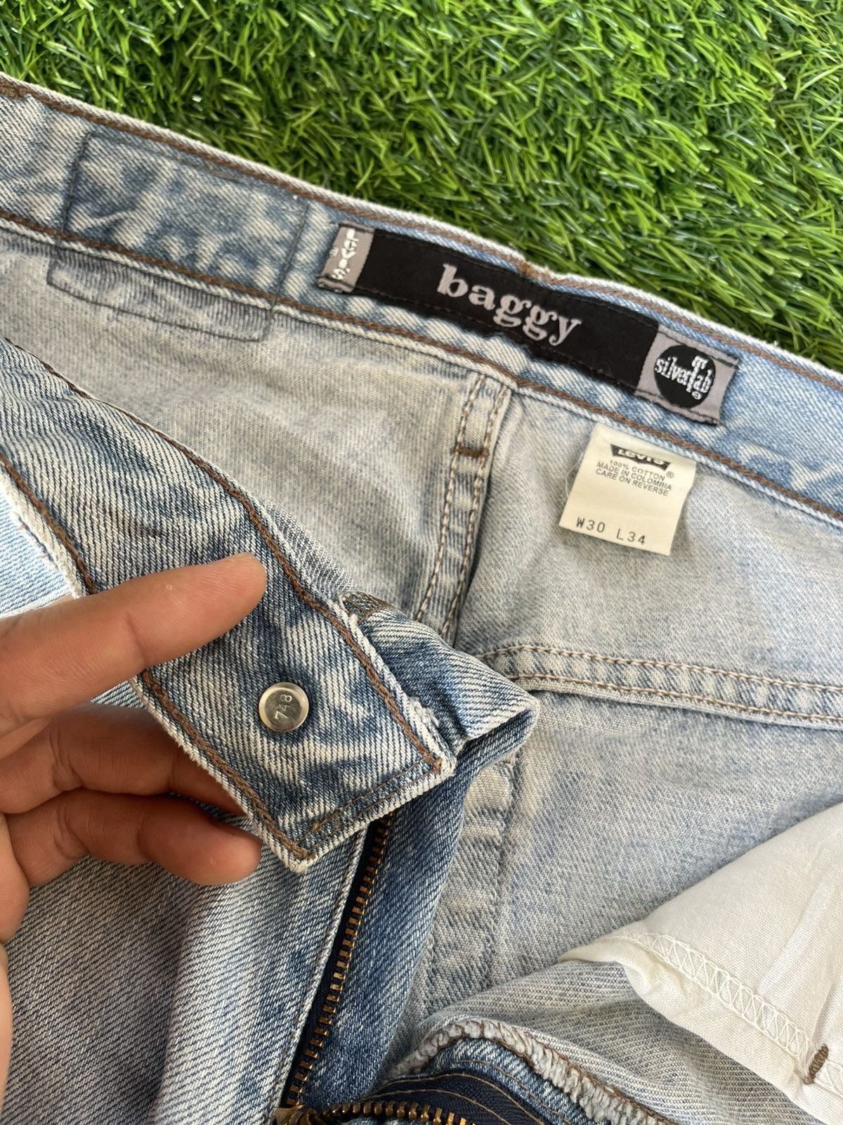 Levi's Vintage’90s🔥LEVI’S SILVERTAB🔥WASHED Denim BAGGY JEANS Size US 31 - 13 Thumbnail