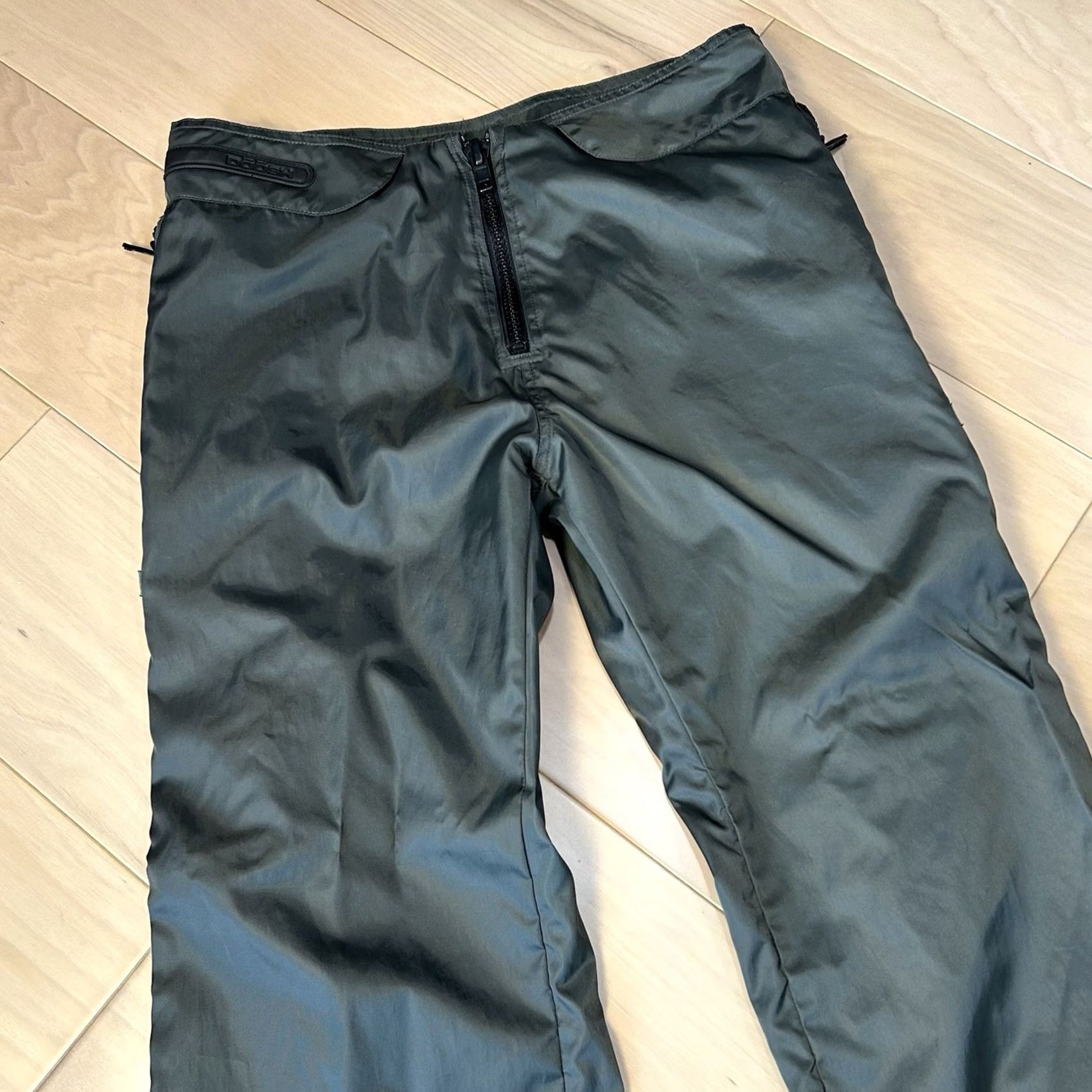 Vintage VINTAGE Doosh Y2K Nylon Streetwear Zip Baggy Pant Men’s 34 Gray Wide-Leg Logo 32 Inseam 11 Rise Mens Size US 34 / EU 50 - 3 Thumbnail