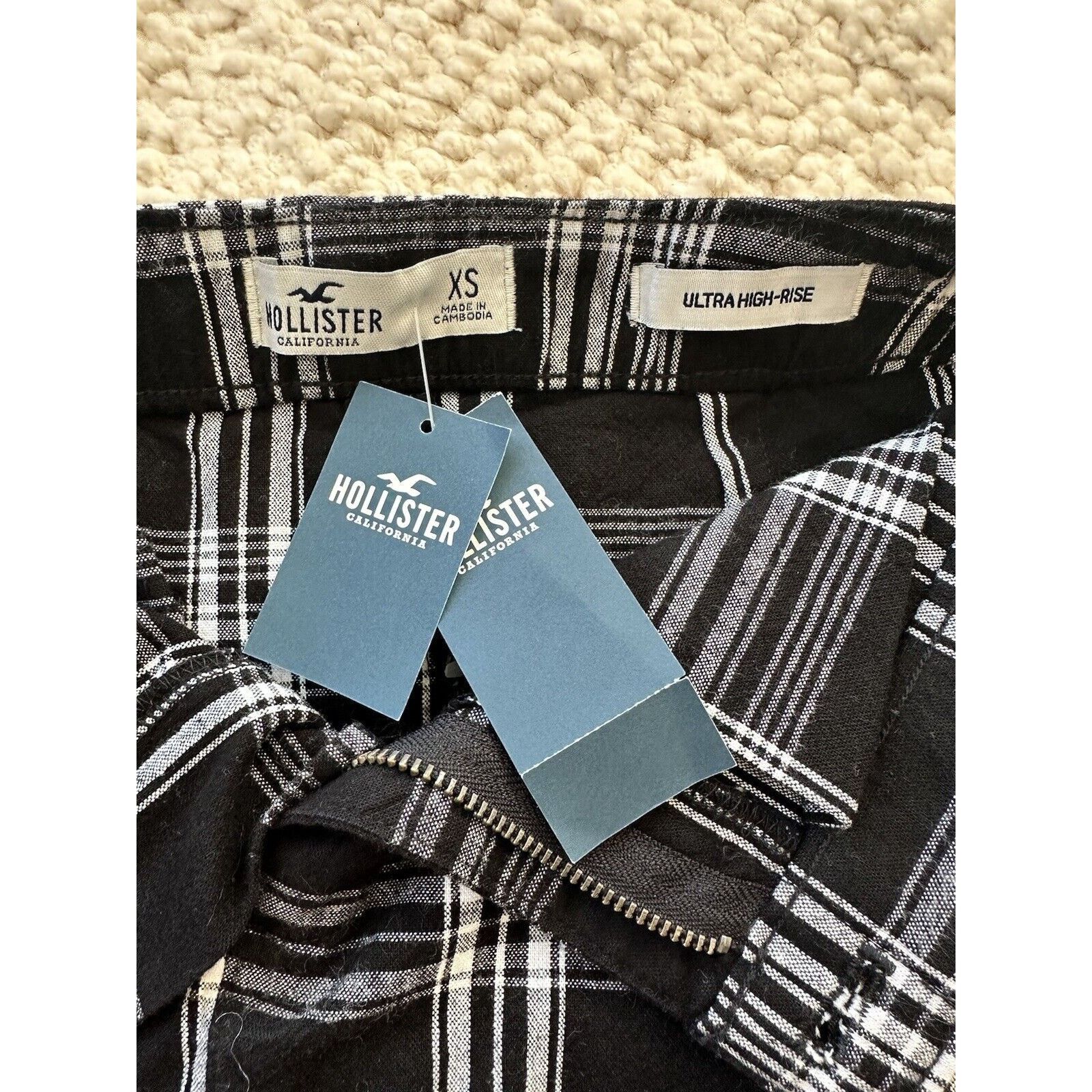 Hollister Hollister Ultra High Rise Black White Plaid Mini Skirt Sz XS Size 26" / US 2 / IT 38 - 16 Thumbnail