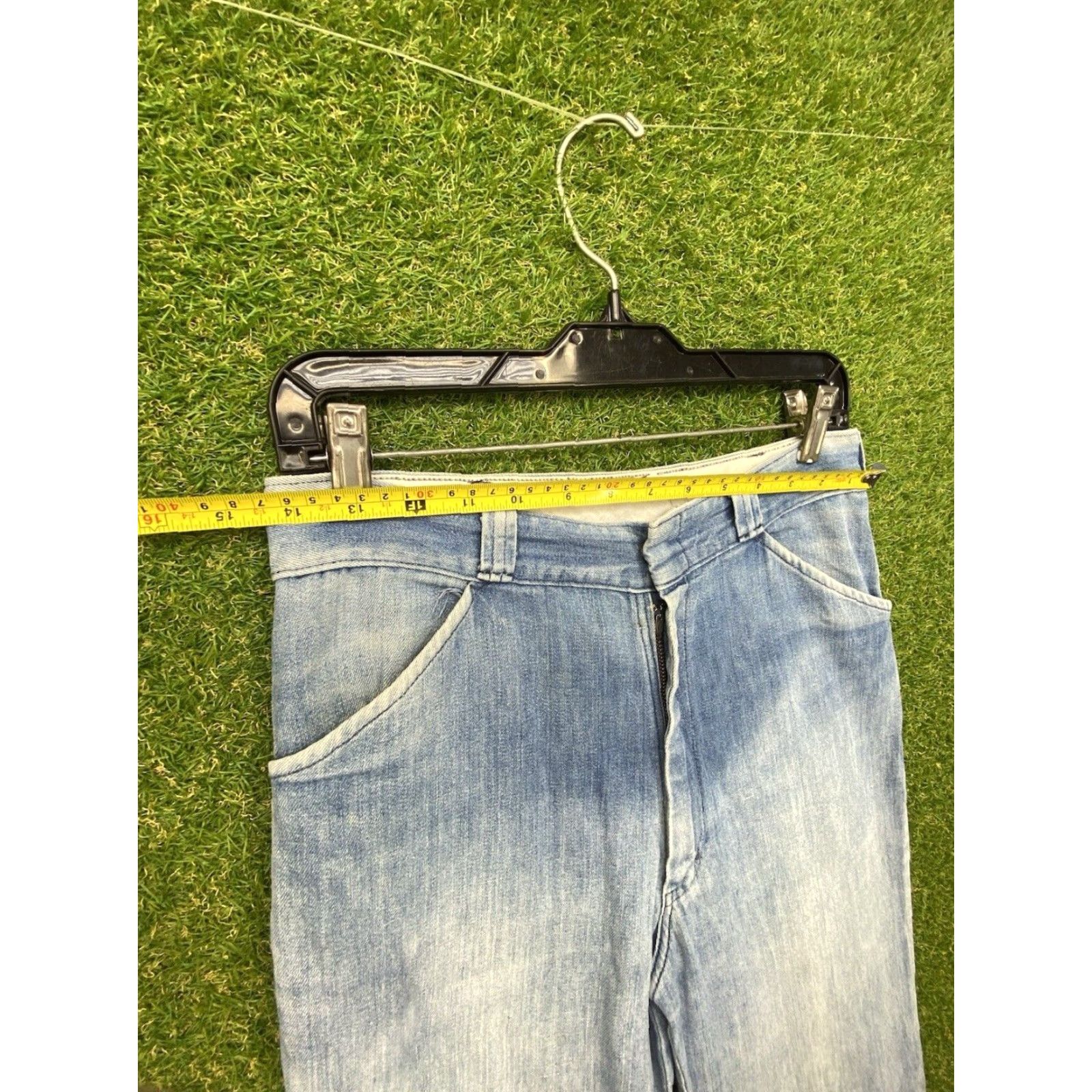 Wrangler VINTAGE Wrangler Bell Bottom Jeans Womens 31x34 70s Flare Low Rise Light Wash Blue Cotton Wrangler Jeans Womens 31x34 70s Bell Bottom Flare Vintage Size 24" / US 00 / IT 34 - 4 Thumbnail