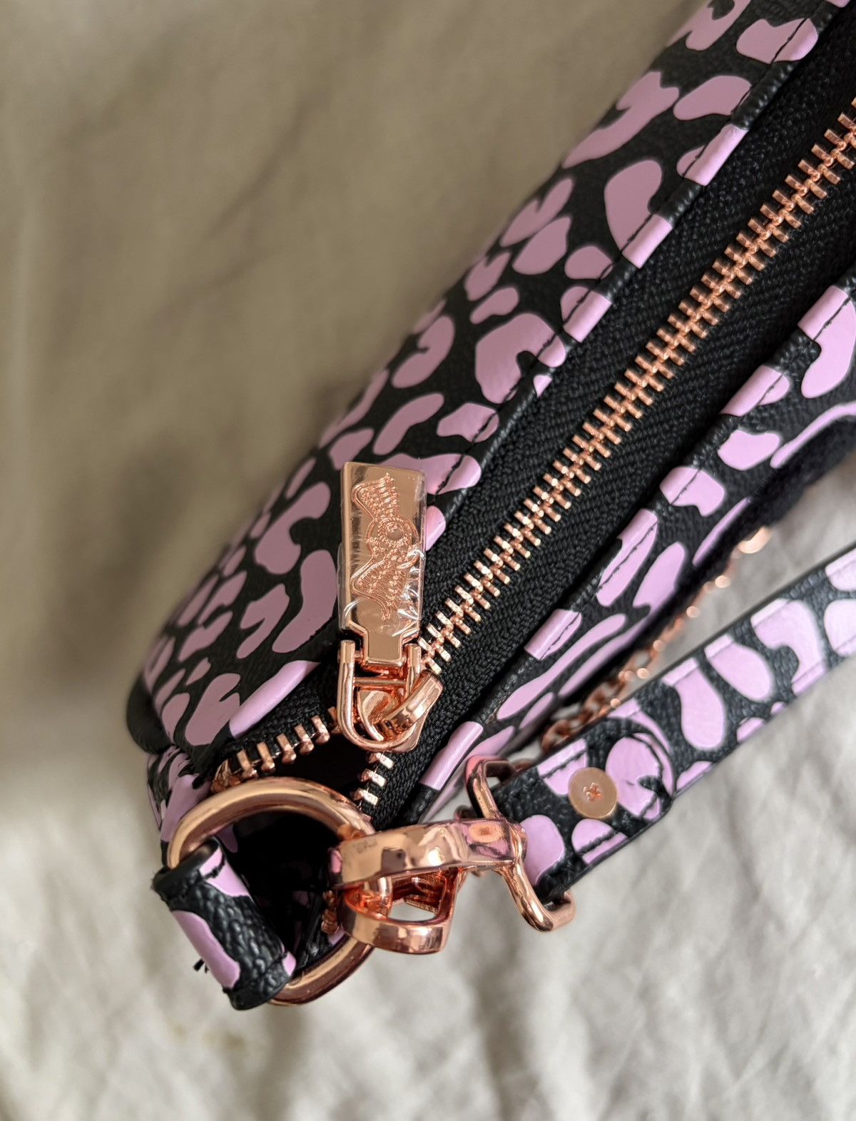 Von Dutch Von Dutch Pink and Black Cheetah Print Hobo Bag Size ONE SIZE - 7 Thumbnail