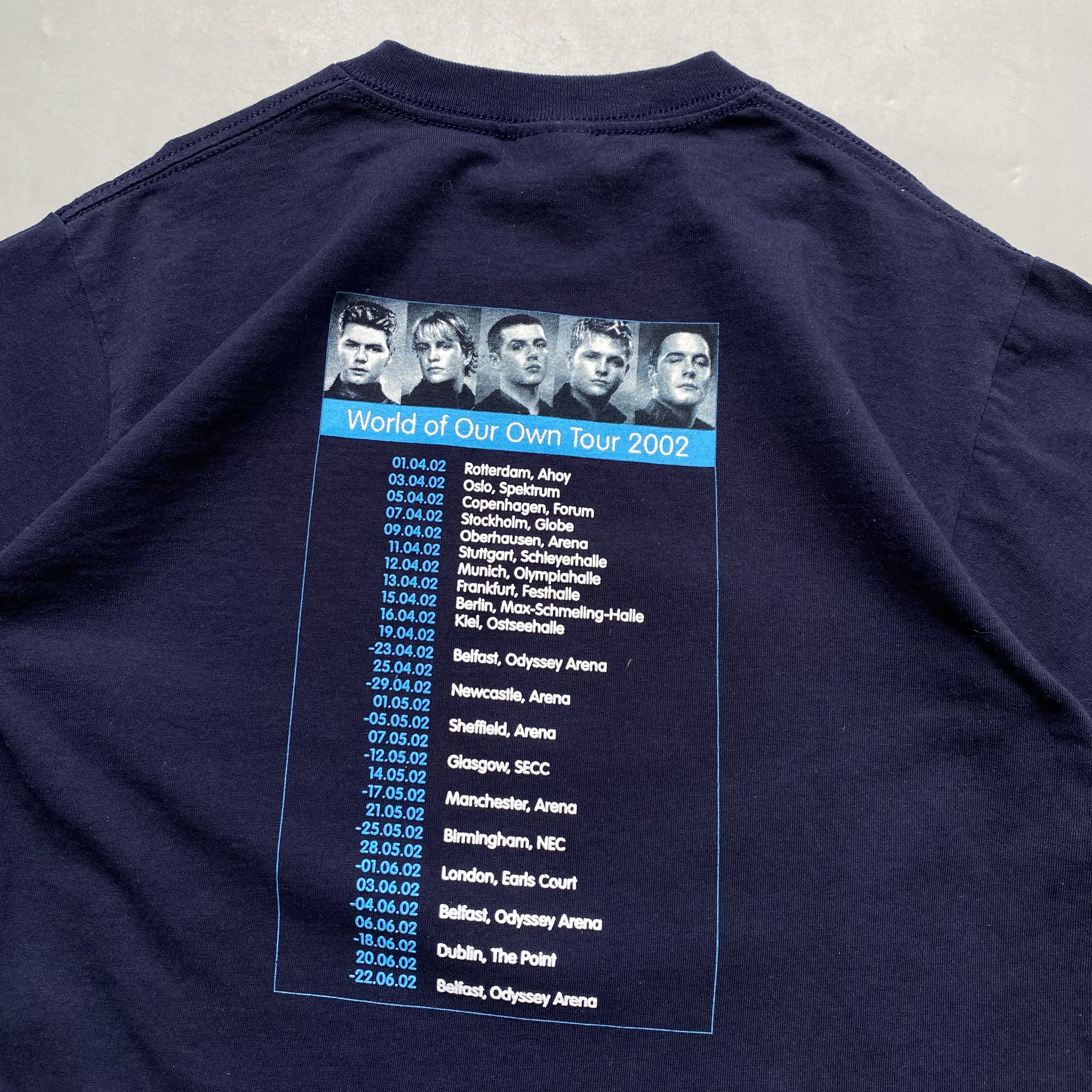 Band Tees 💿Vintage Westlife World Tour Tee 2002 band tees Size US XS / EU 42 / 0 - 7 Thumbnail