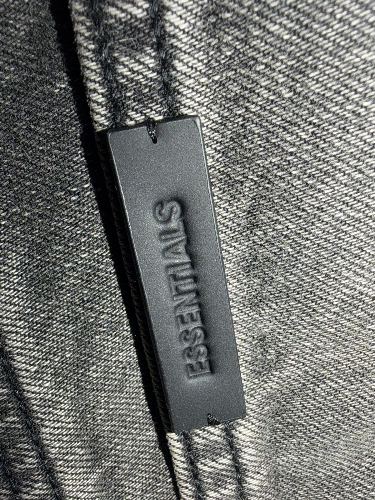 Essentials FEAR OF GOD ESSENTIALS BLACK WASHED DENIM JEANS IN SIZE 31 Size US 31 - 4 Thumbnail