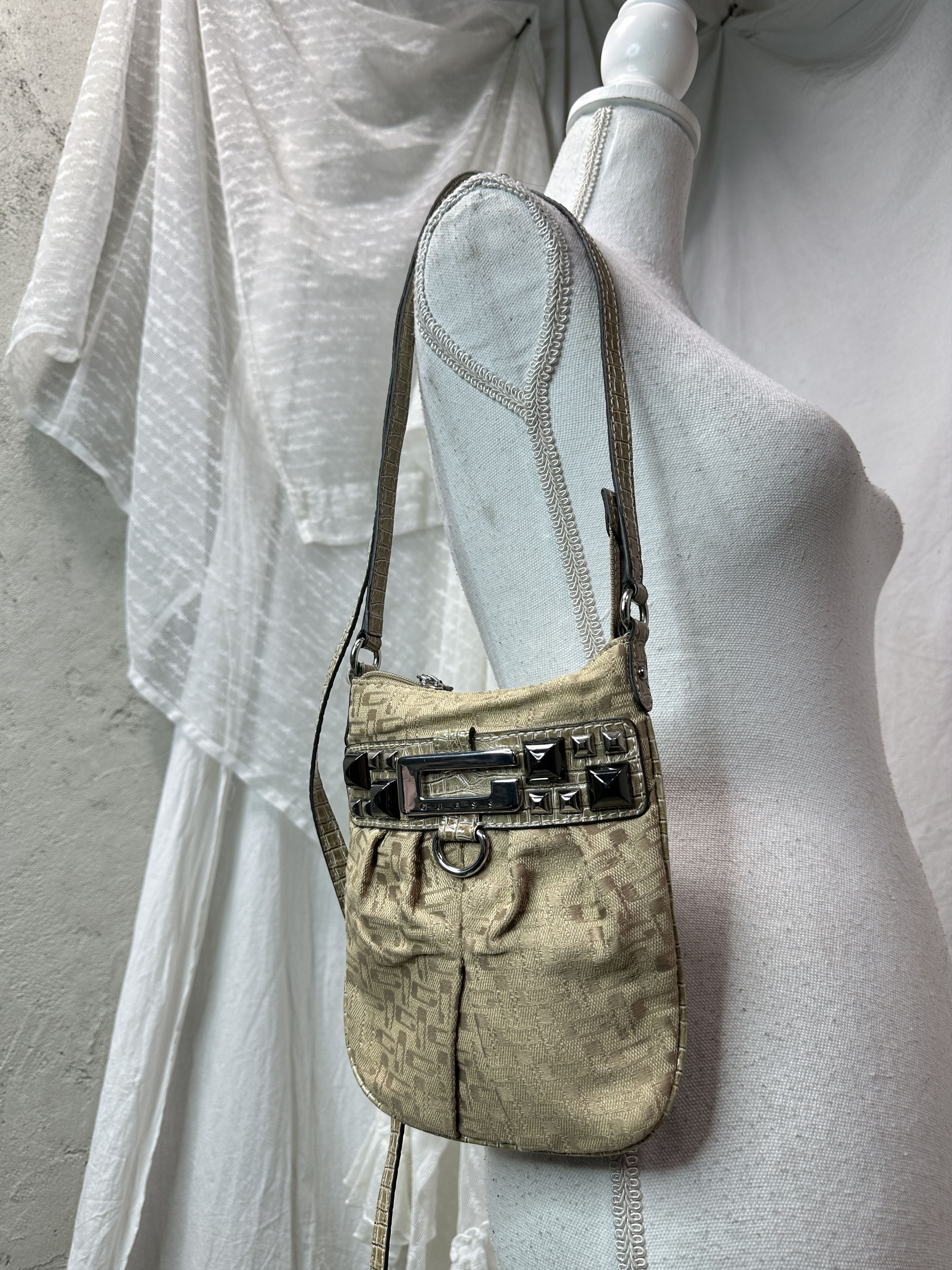 Guess Vintage Avant Garde Guess Crossbody Mini Bag Y2K Size ONE SIZE - 1 Thumbnail
