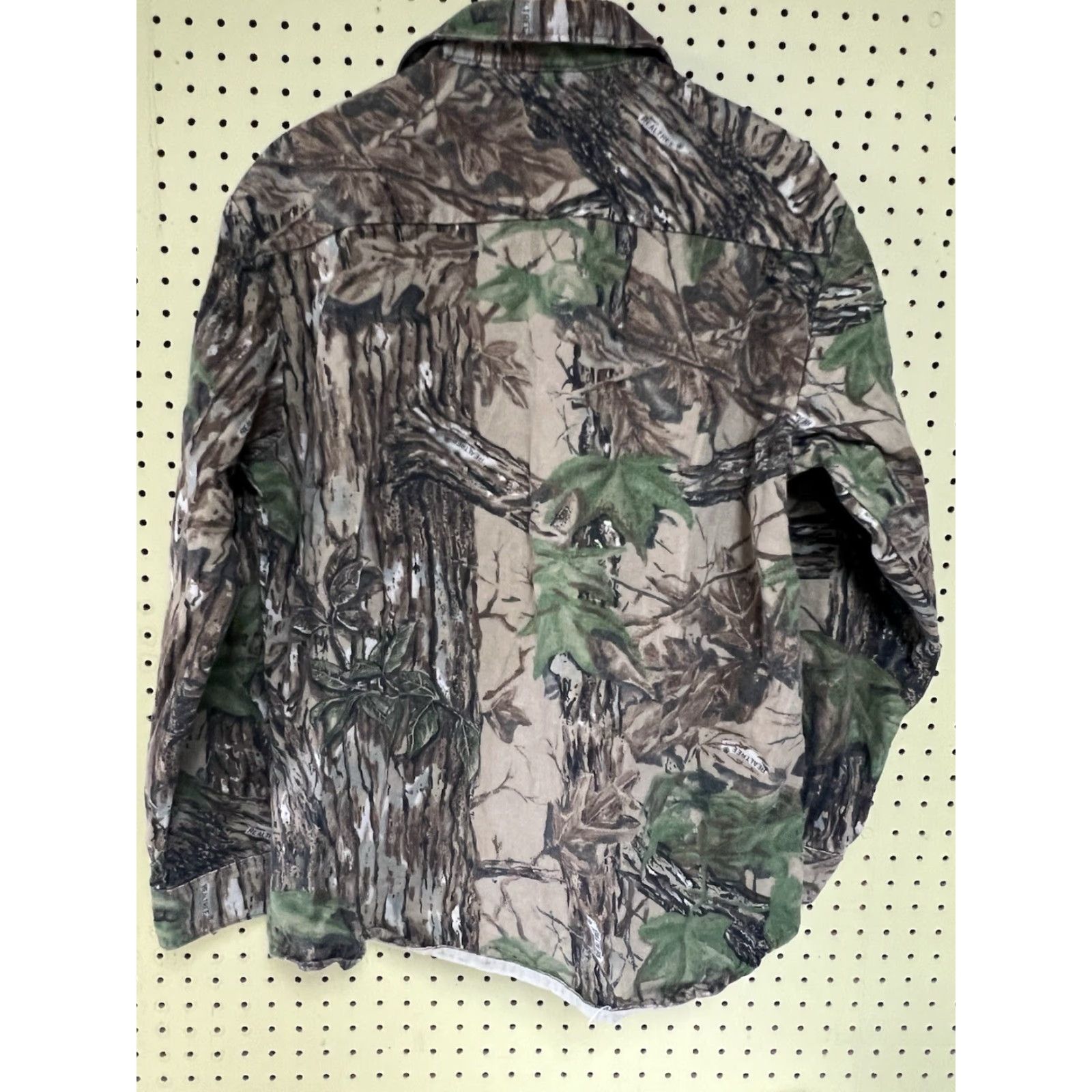 Realtree VINTAGE Realtree Shirt Mens LT Big & Tall Button-Up Camouflage Pockets Long Sleeve Collared Button-Down Size US L / EU 52-54 / 3 - 2 Thumbnail