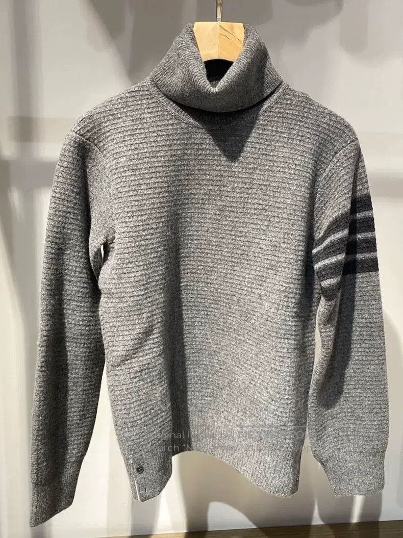 Thom Browne Thom Browne Cashmere Turtleneck Sweater Size XS / US 0-2 / IT 36-38 - 1 Thumbnail