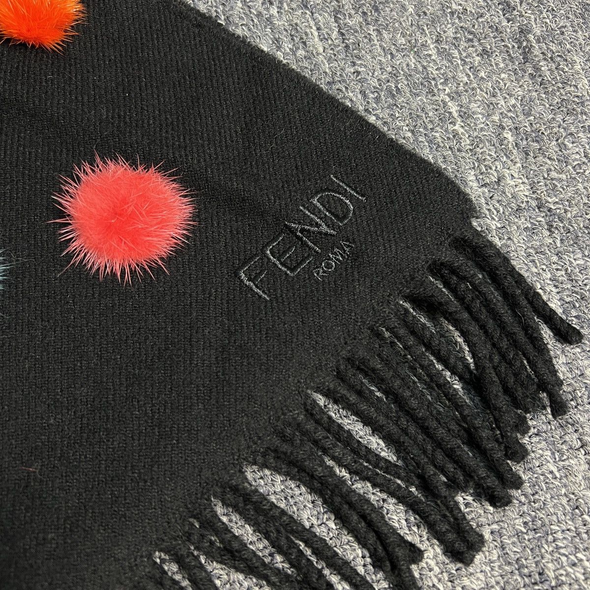 Fendi Authentic Fendi Mink Pom Pom / Scarves / Muffler Size ONE SIZE - 5 Thumbnail
