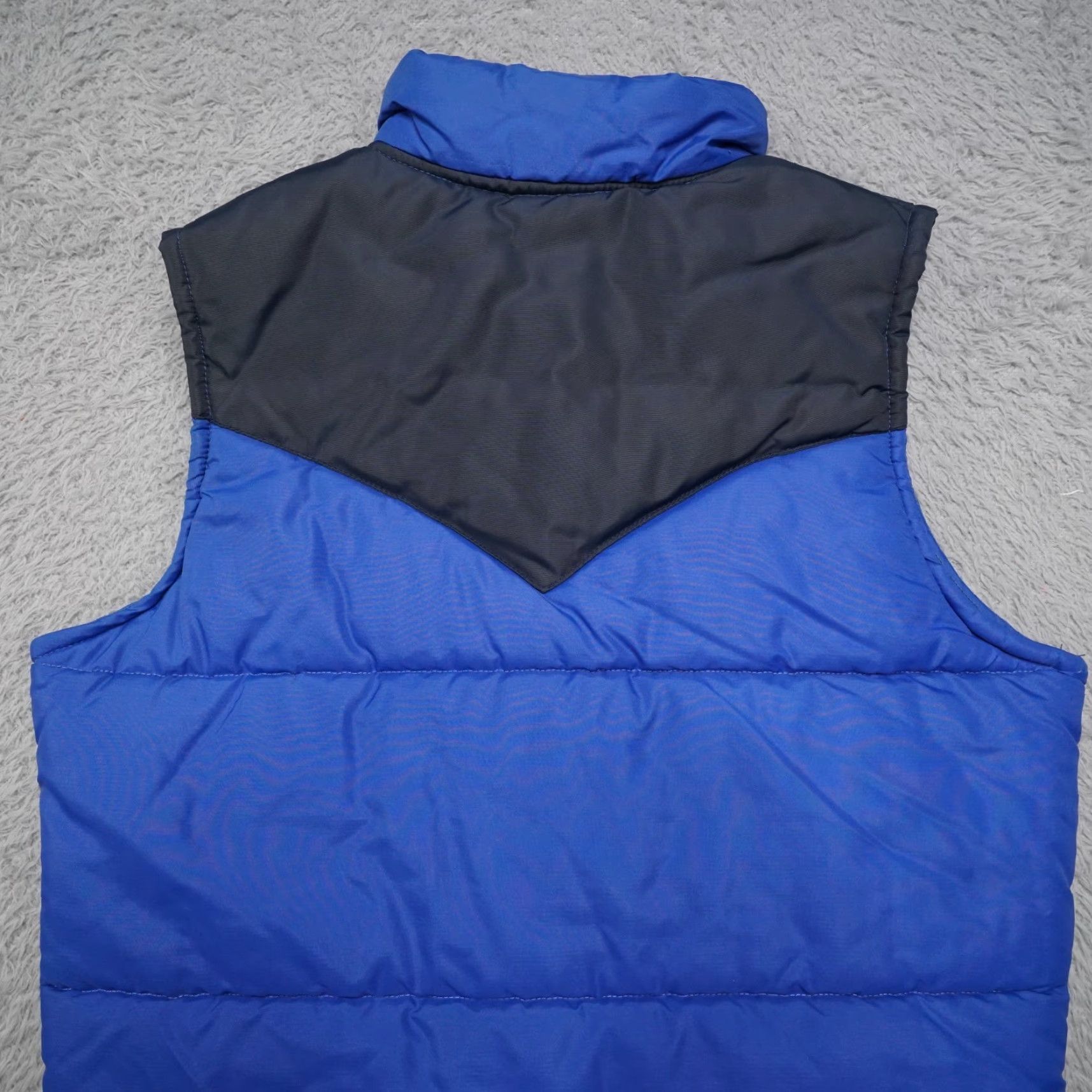 Wrangler Vintage Wrangler Rugged Wear Puffer Vest M Blue - USA, 80s, Western, Quilted, Snap Buttons, Insulated, Nylon/Softshell, Jacket Style Mens Vest Size US M / EU 48-50 / 2 - 5 Thumbnail