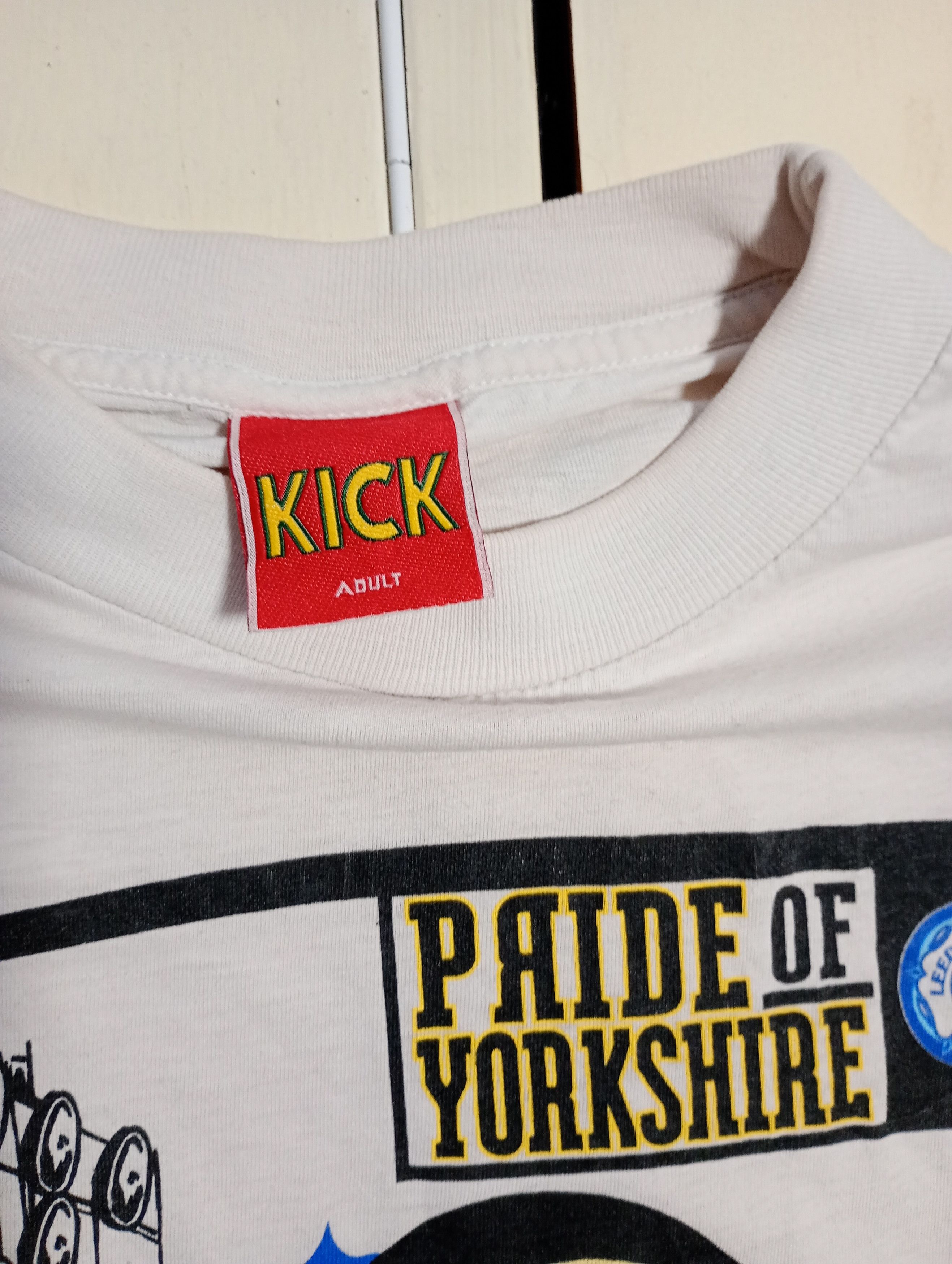 Vintage Leeds United FC Pride of Yorkshire Kick T-Shirt Vintage Size US L / EU 52-54 / 3 - 7 Thumbnail