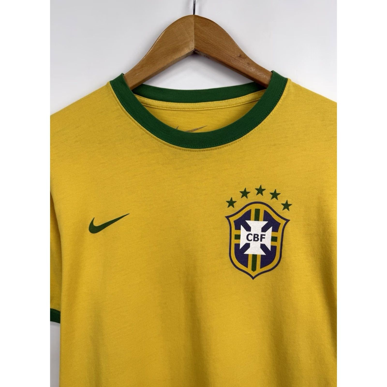 Nike VINTAGE Nike Brazil CBF Soccer T-Shirt M Men Yellow Retro 90s Size US M / EU 48-50 / 2 - 4 Thumbnail