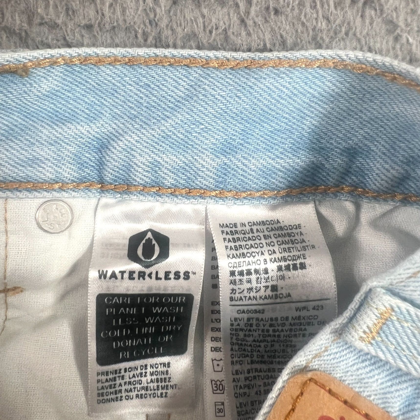 Levi's VINTAGE Levi's 501 Denim Shorts Women Size 30 Blue Destroyed Frayed Hem Regular Size 30" / US 8 / IT 44 - 6 Thumbnail