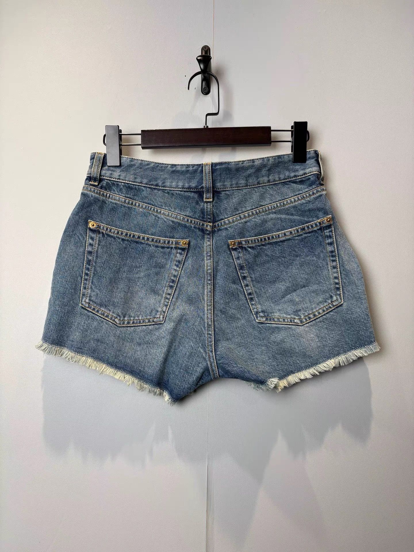 Louis Vuitton Louis Vuitton Monogram Leather Patch Denim Shorts K36 Size 25" / US 0 / IT 36 - 2 Thumbnail