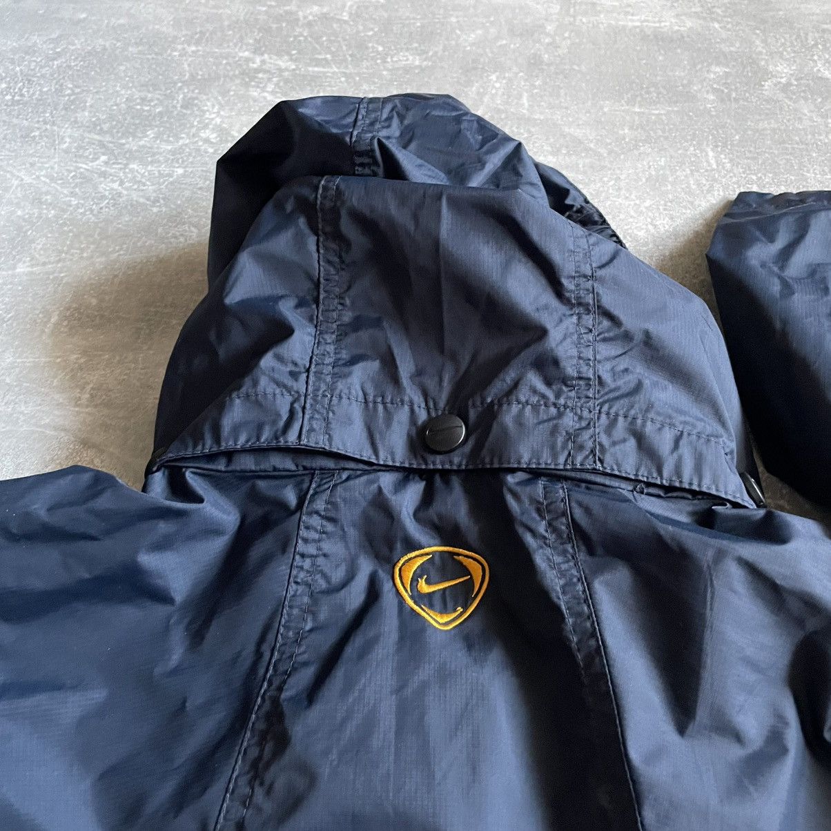 Nike Vintage Nike Arsenal Training Jacket Season zip hooded nylon Size US S / EU 44-46 / 1 - 8 Thumbnail