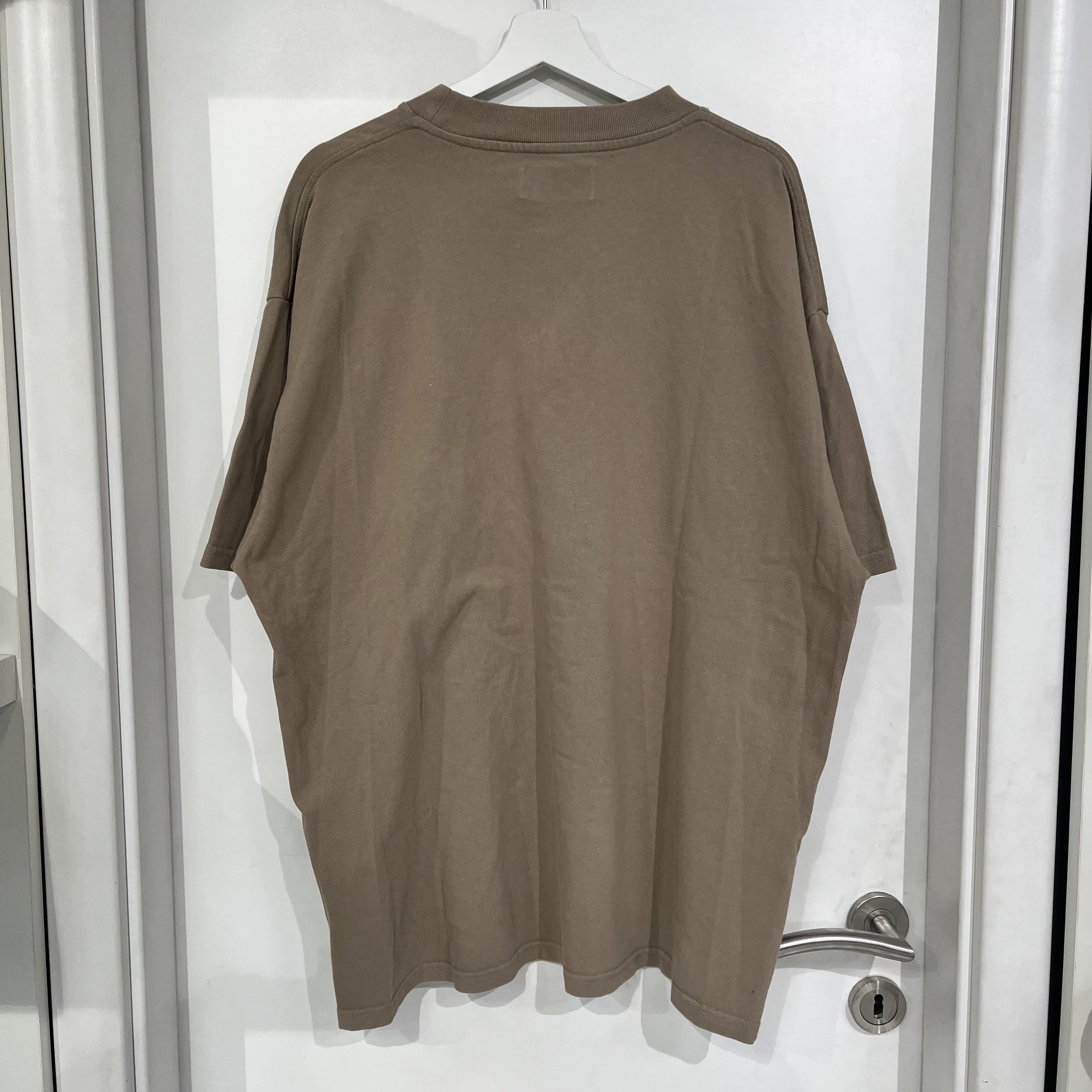Represent Clo. Represent Mini Logo Tee Beige Size US XXL / EU 58 / 5 - 2 Thumbnail