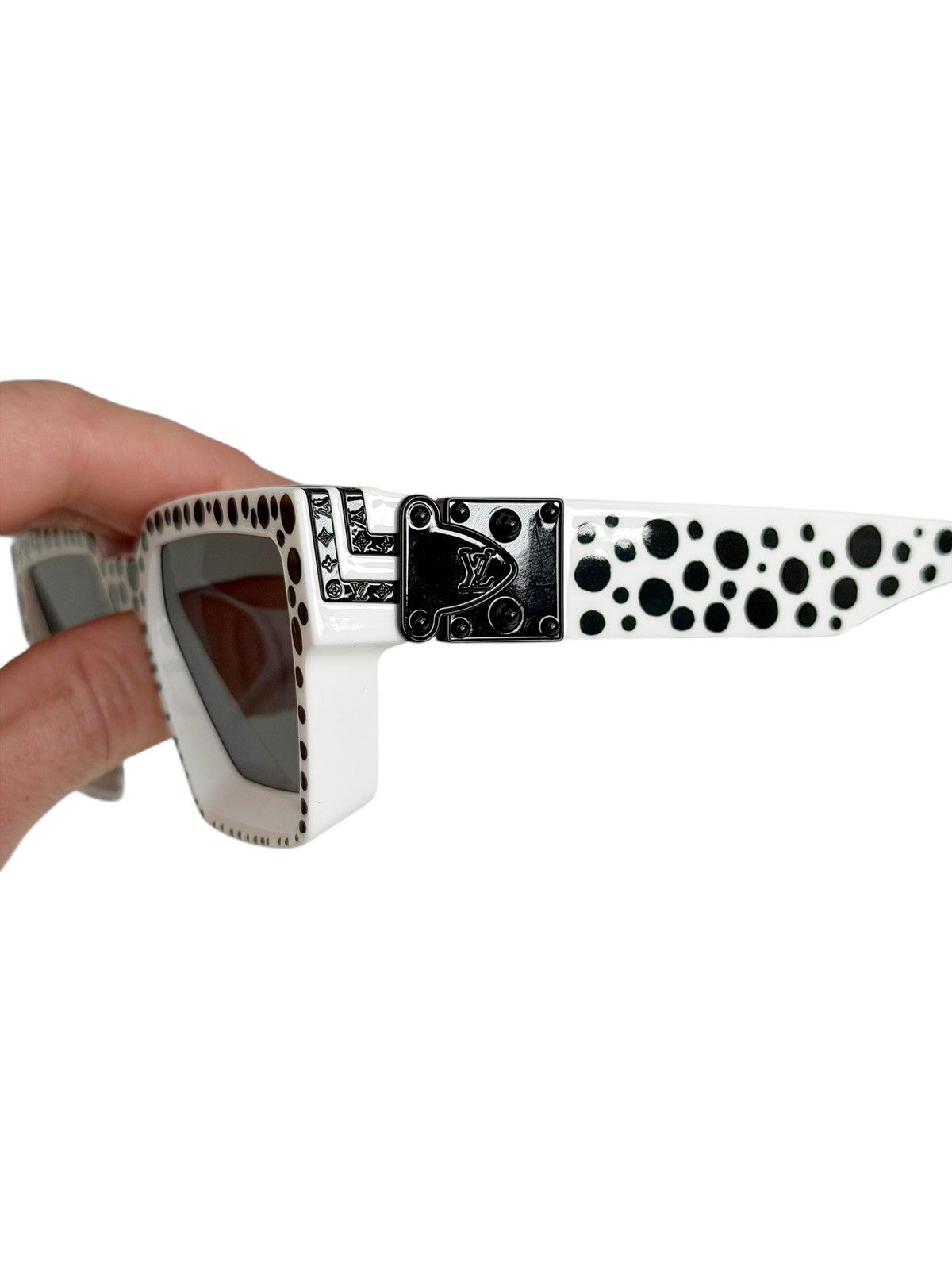 Louis Vuitton Yayoi Kusama 1.1 Millionaires Dot Sunglasses Size ONE SIZE - 4 Thumbnail