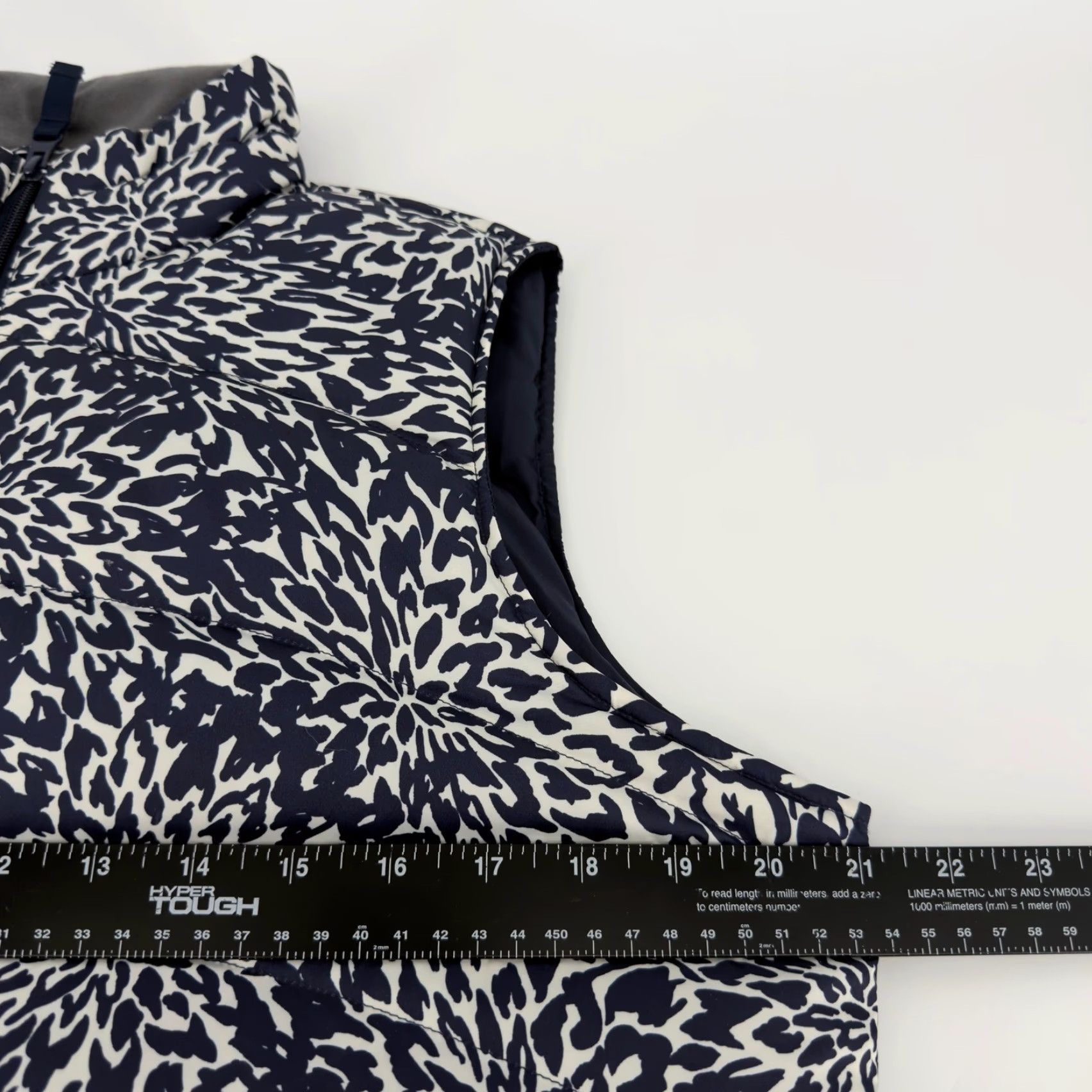 Lands' End Lands' End Vest Womens Medium Down Puffer Quilted Lightweight Lined Floral Navy Blue White Size M / US 6-8 / IT 42-44 - 6 Thumbnail