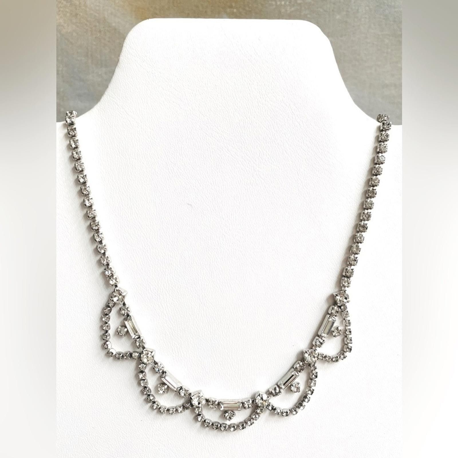 Vintage VTG Intricate Rhinestone Pronged Silver Scalloped Necklace Size ONE SIZE - 1 Thumbnail