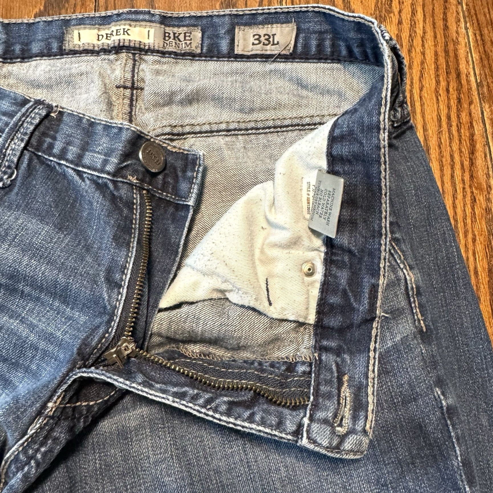 Buckle BKE Derek Jeans Mens 34x33 Dark Blue Denim Straight Leg Grunge Cowboy Southwestern